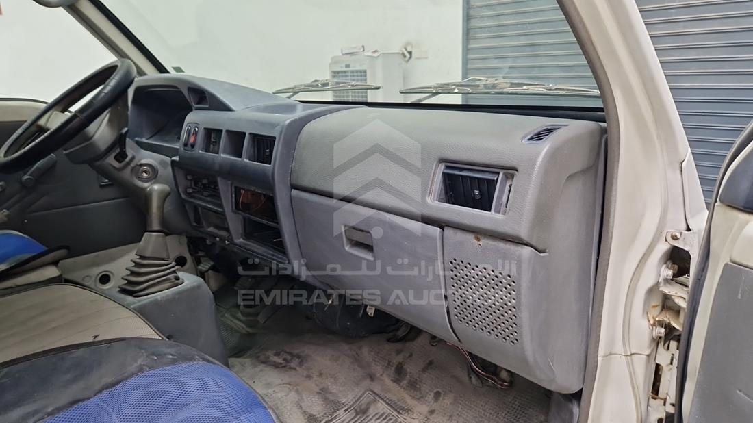 ميتسوبيشي ال 300 2007 — زاوية واجهة الراكب الأمامي الأيمن — صورة 24