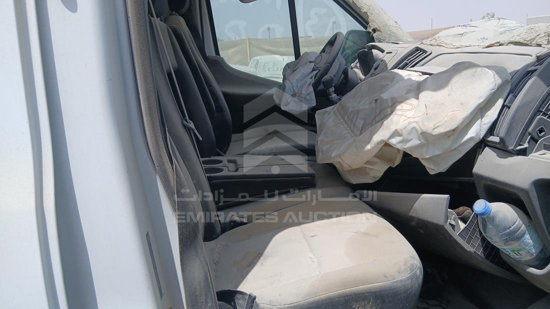فورد ترانزيت 2023 — زاوية الراكب الأمامي للمقعد — صورة 20