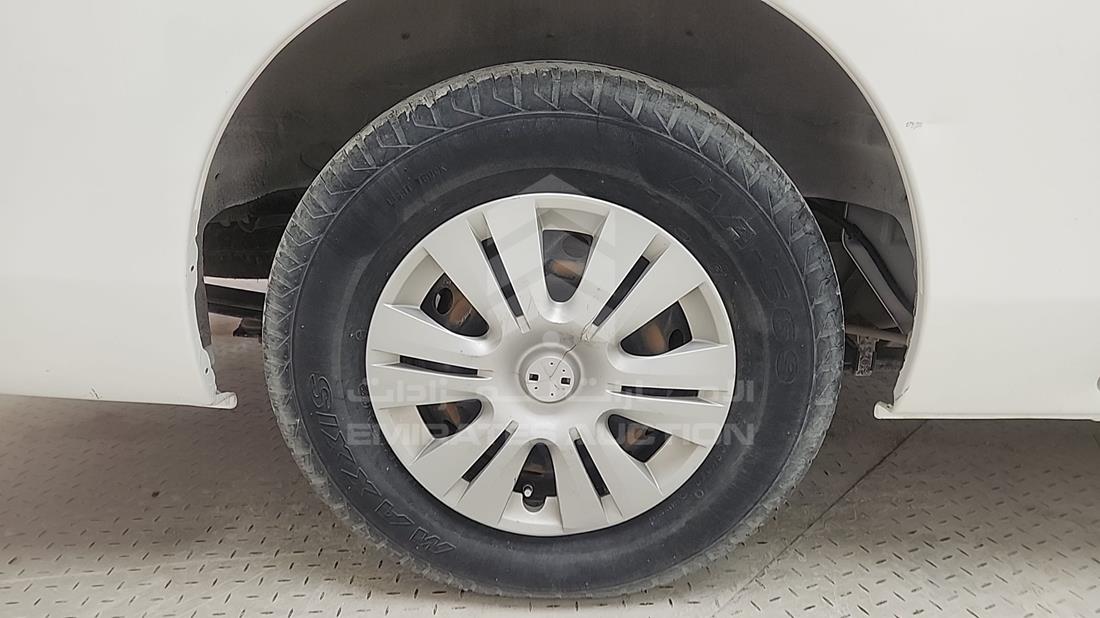 2020 Nissan Urvan — Rear Right Tyre — Photo 23