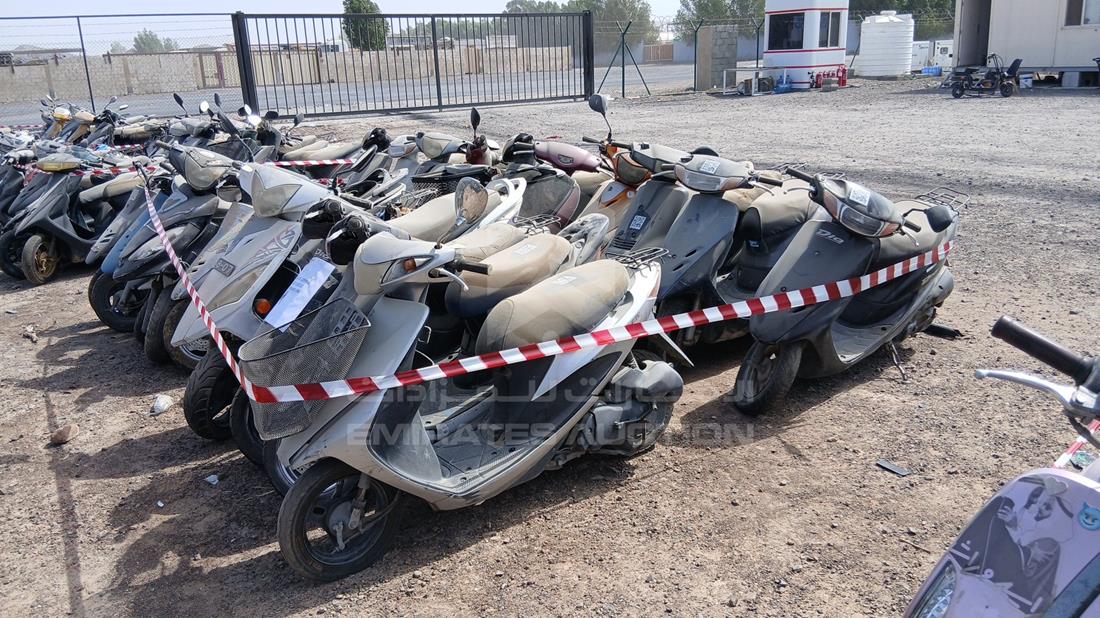 20 Scooter - Scrap without document — Front Left Angle — Photo 4