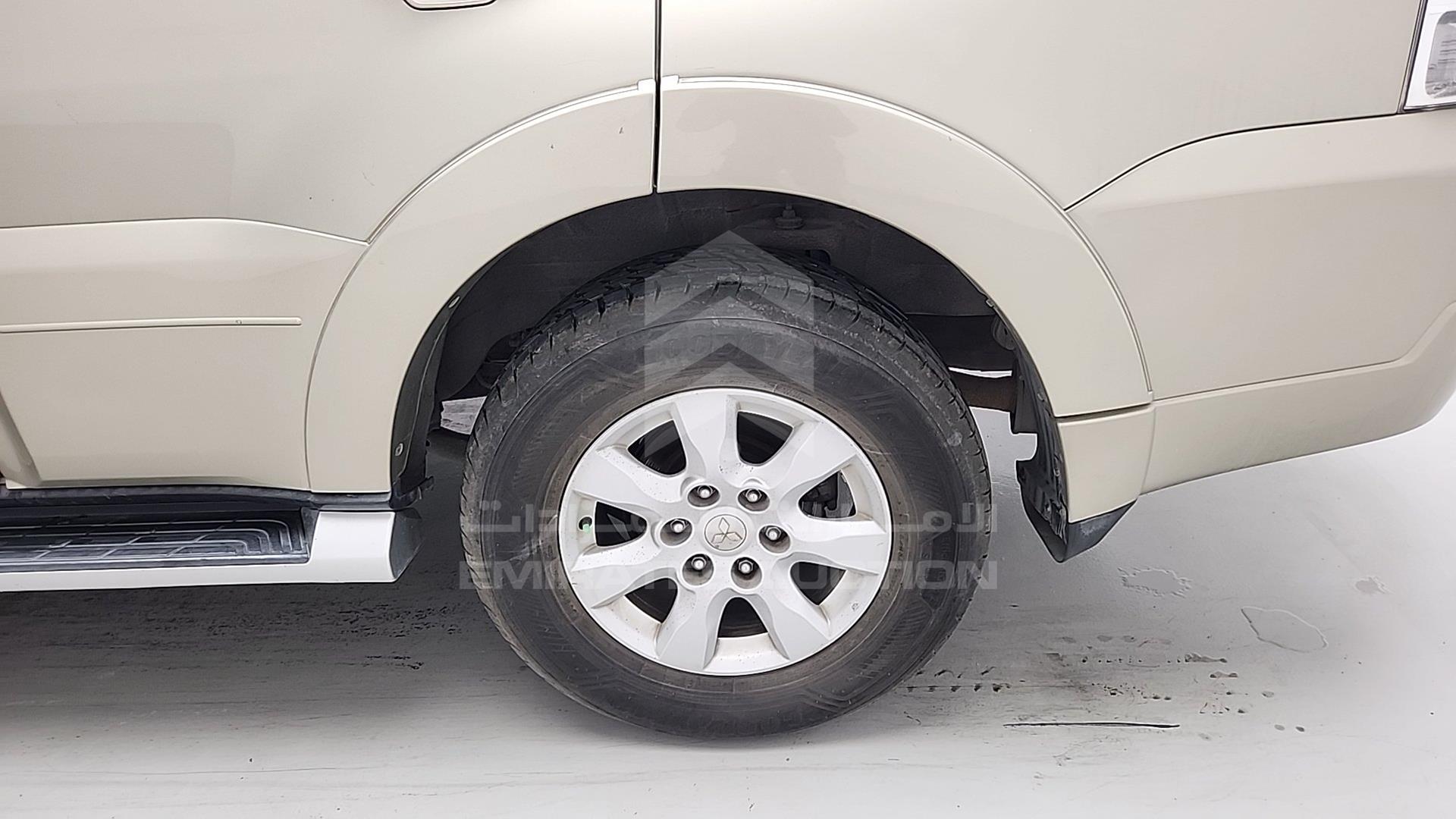 2011 MITSUBISHI PAJERO VIN: JMYLRV95WBJ706502