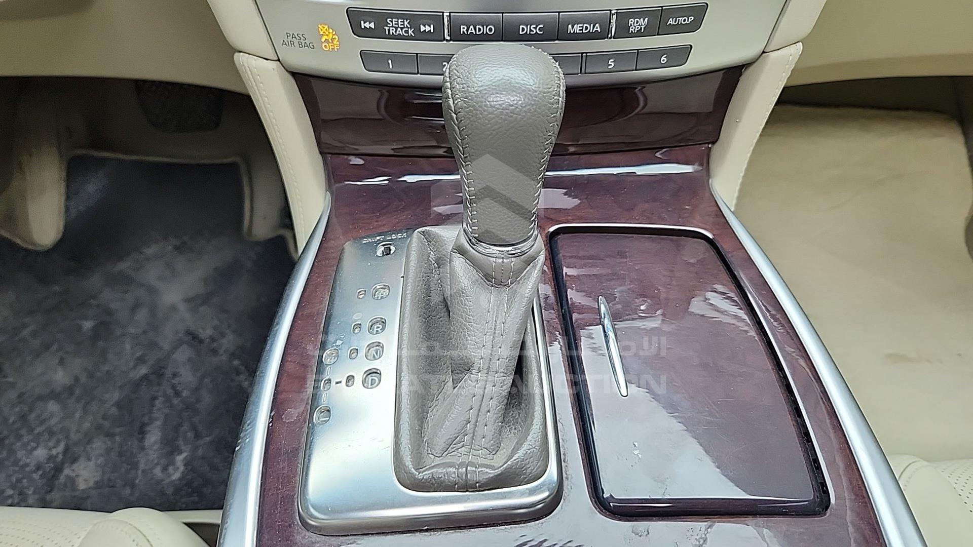 2018 INFINITI Q70 VIN: JNKBY1AP9JM370178