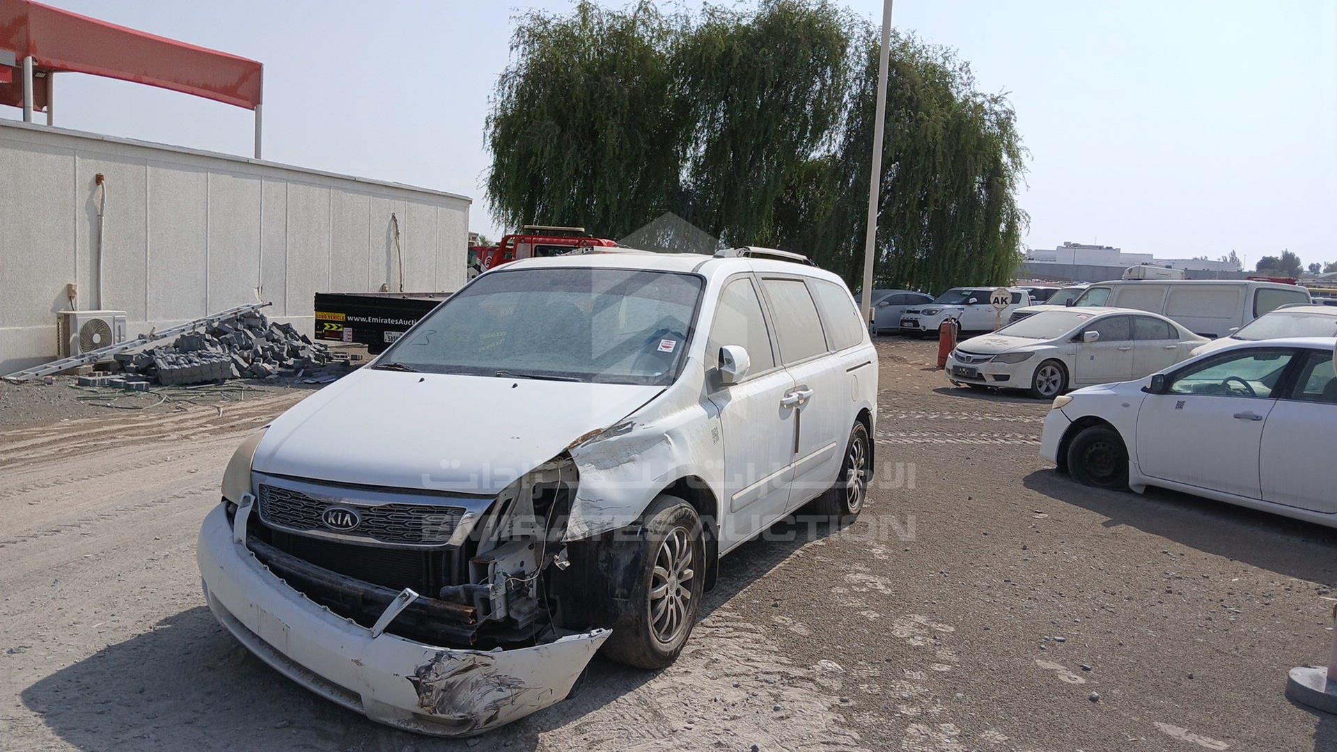 2011 KIA CARNIVAL VIN: KNAMH8176B6368474