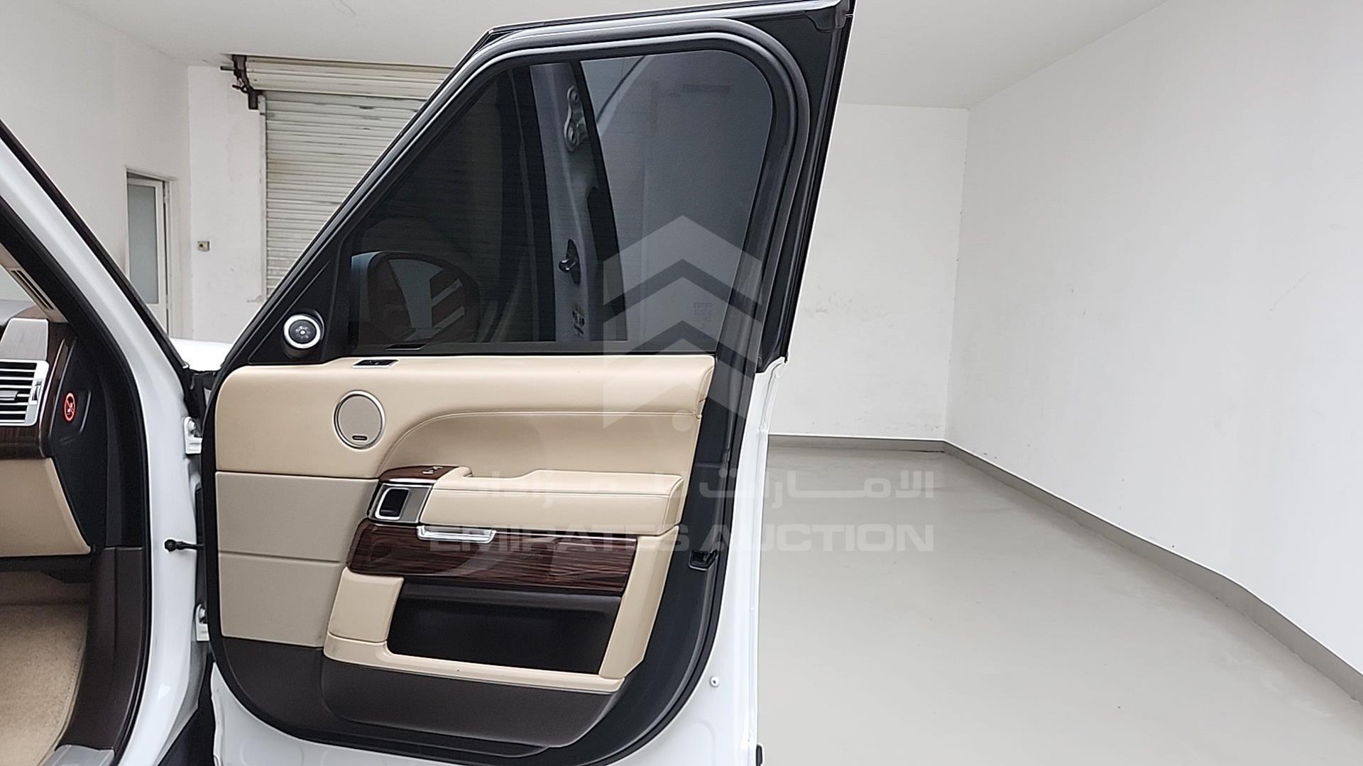 2014 RANGE ROVER VOGUE VIN: SALGA2DF1EA174711