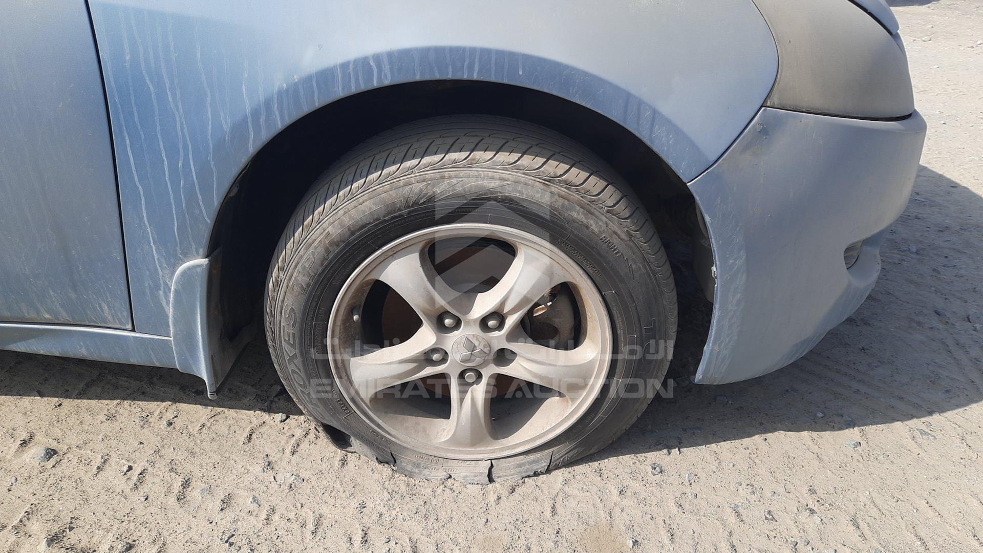2005 MITSUBISHI GRANDIS VIN: JMYLRNA4W5Z703587