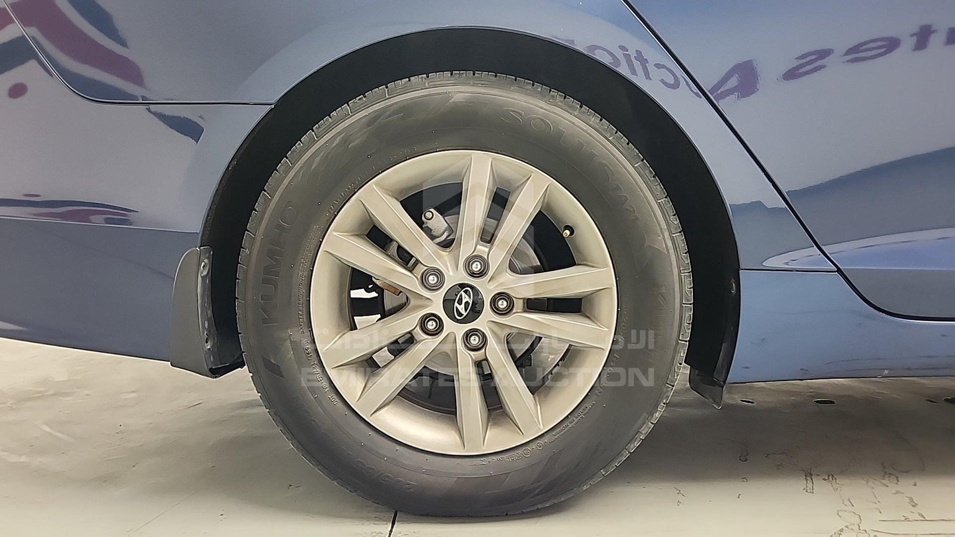 2016 HYUNDAI SONATA VIN: KMHE241G4GA109113