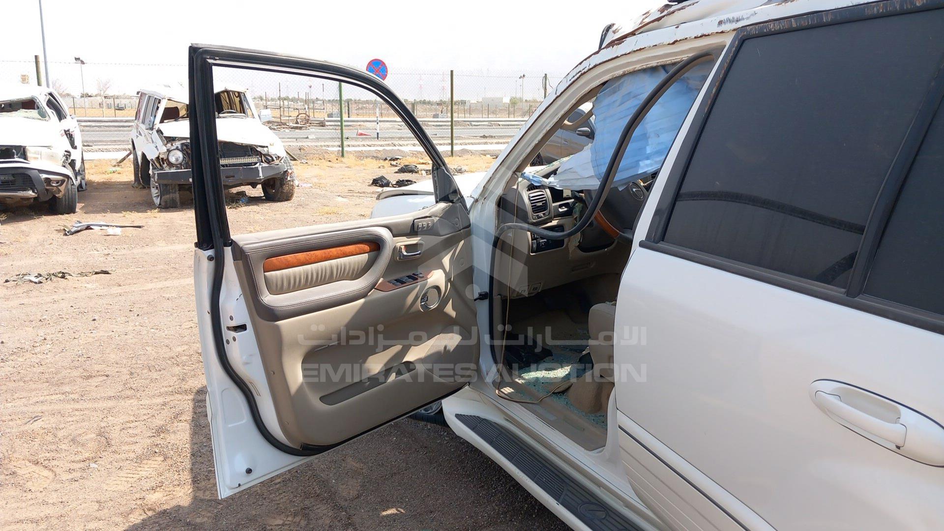 2006 LEXUS LX 470 VIN: JTJHT00W464007210