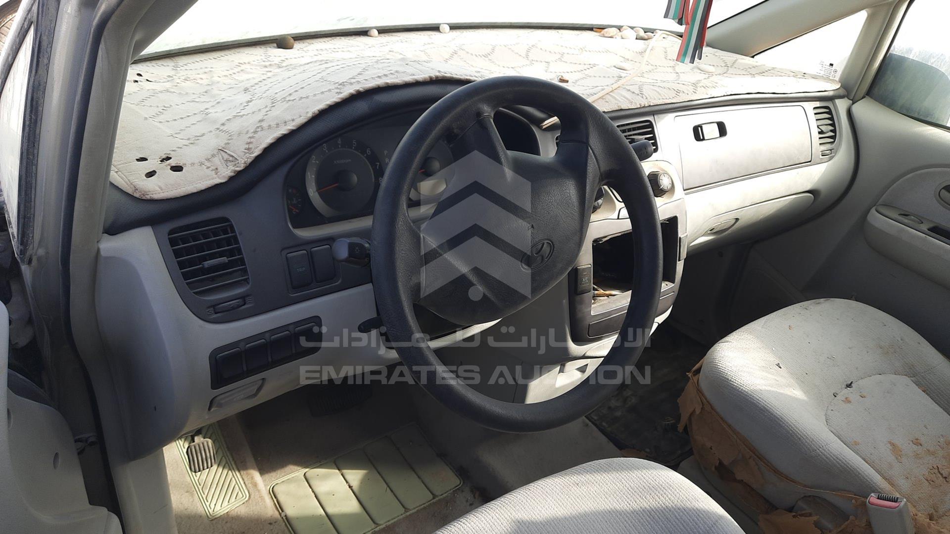 2005 HYUNDAI TRAJET VIN: KMHMG81C45U250356