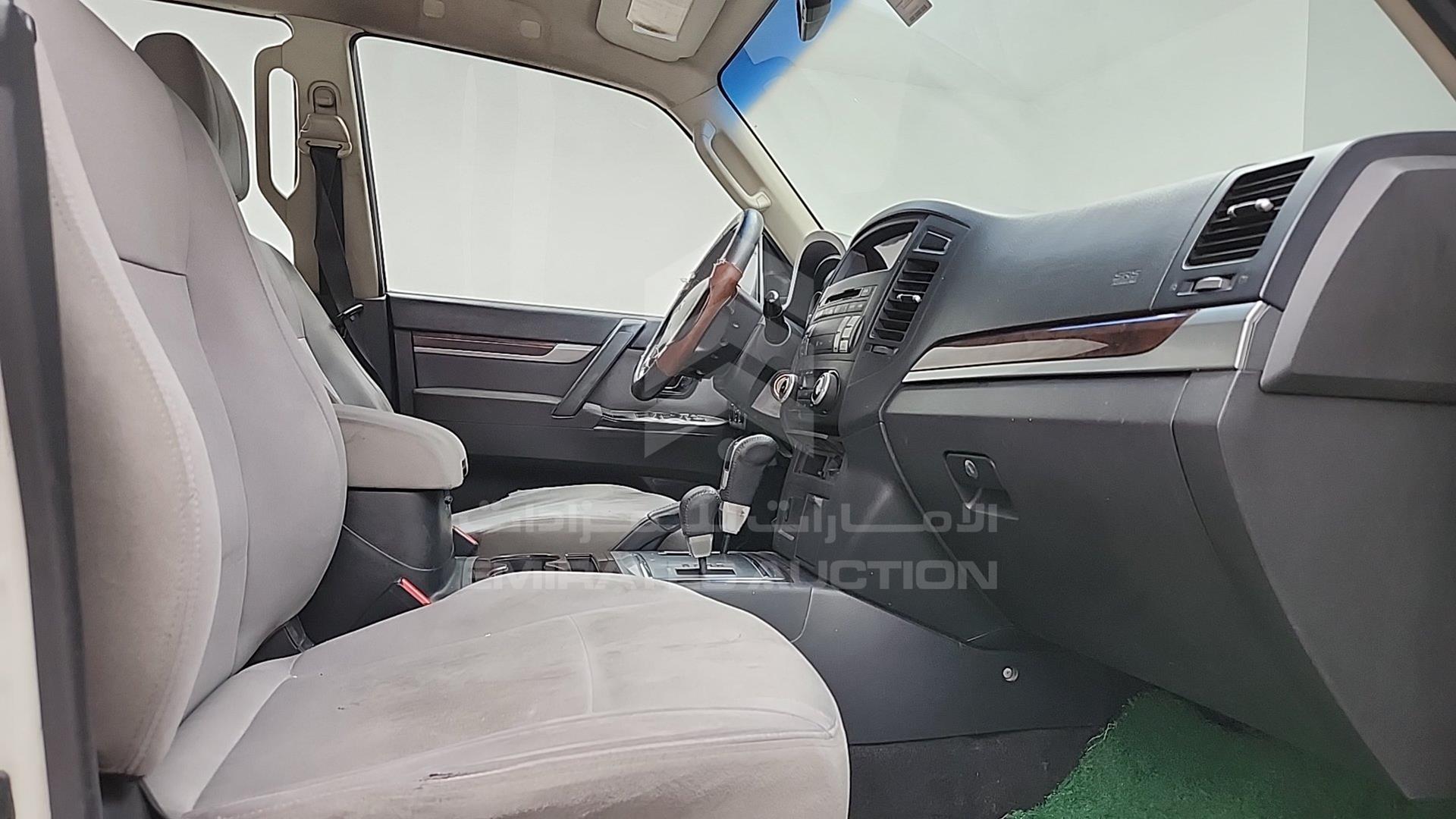 2014 MITSUBISHI PAJERO VIN: JMYLRV95WEJ717770