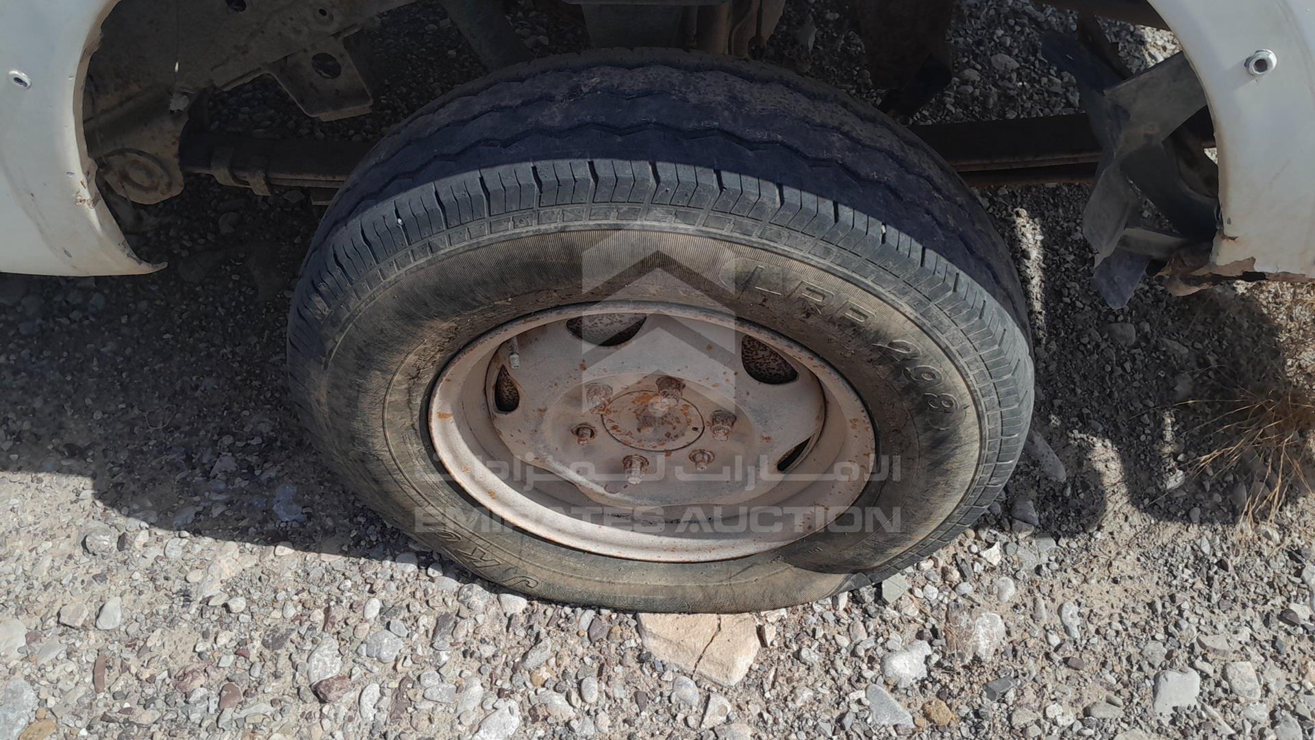 2001 NISSAN 2400 VIN: JN6DD22Y51X000201