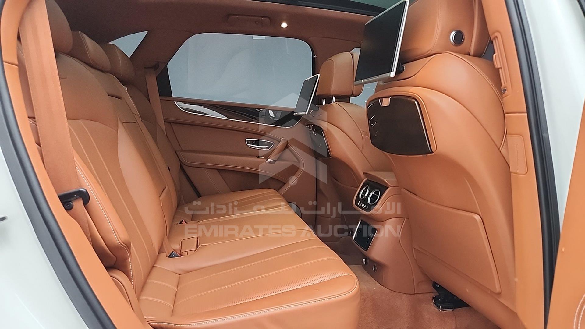 2018 BENTLEY BENTAYGA VIN: SJAAL1ZV5JC022898