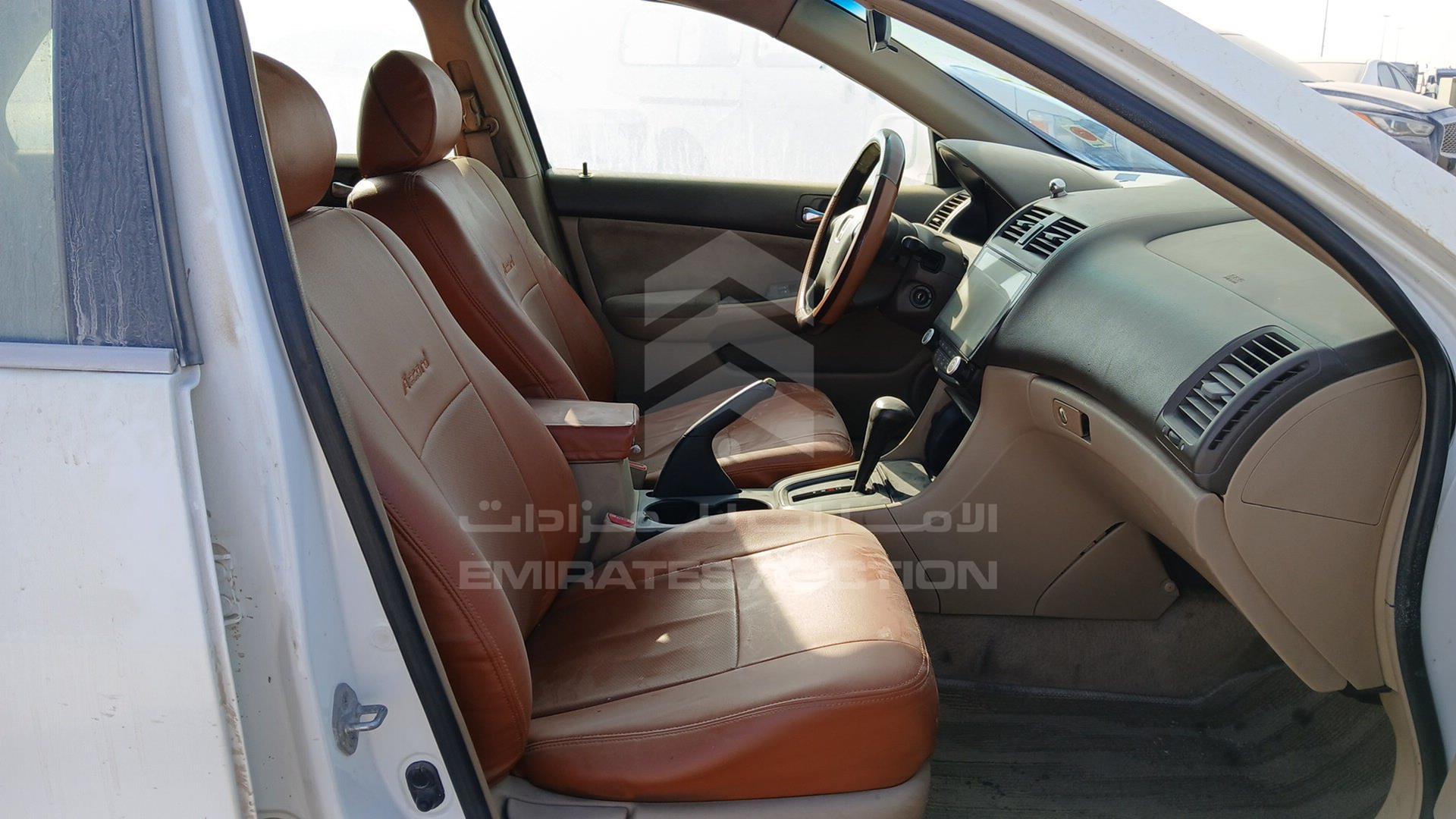 2005 HONDA ACCORD VIN: JHMCM56555C413652