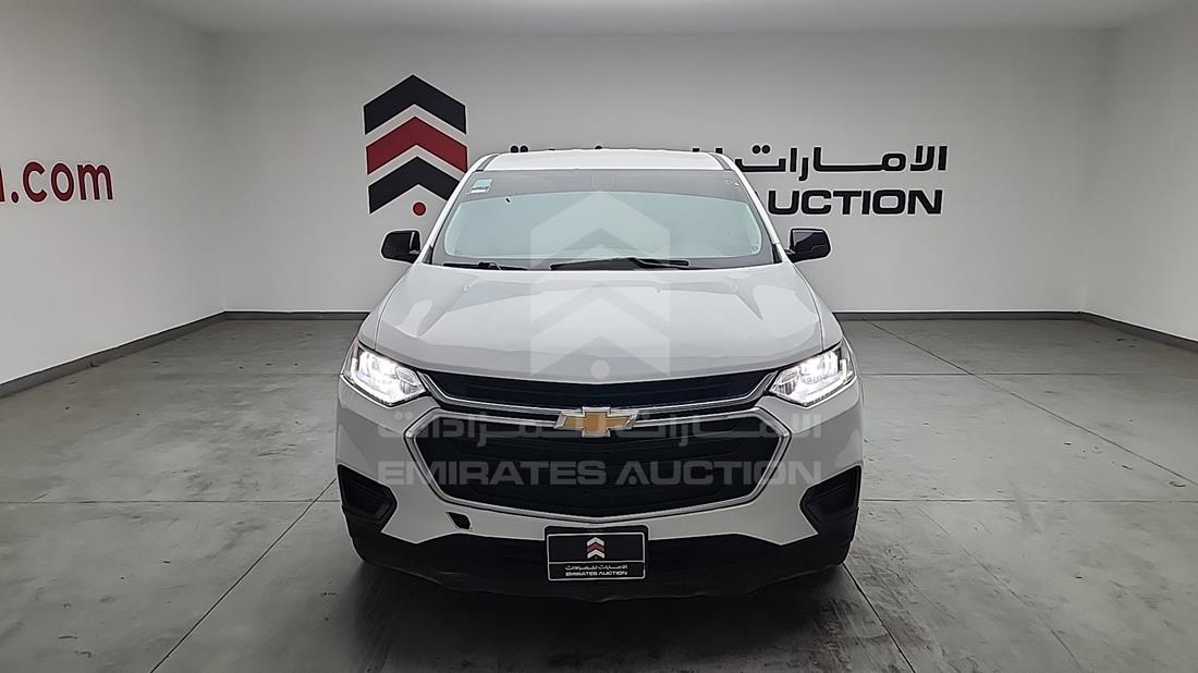 شيفروليه ترافيرس 2021 — الزاوية الأمامية بالكامل — صورة 1