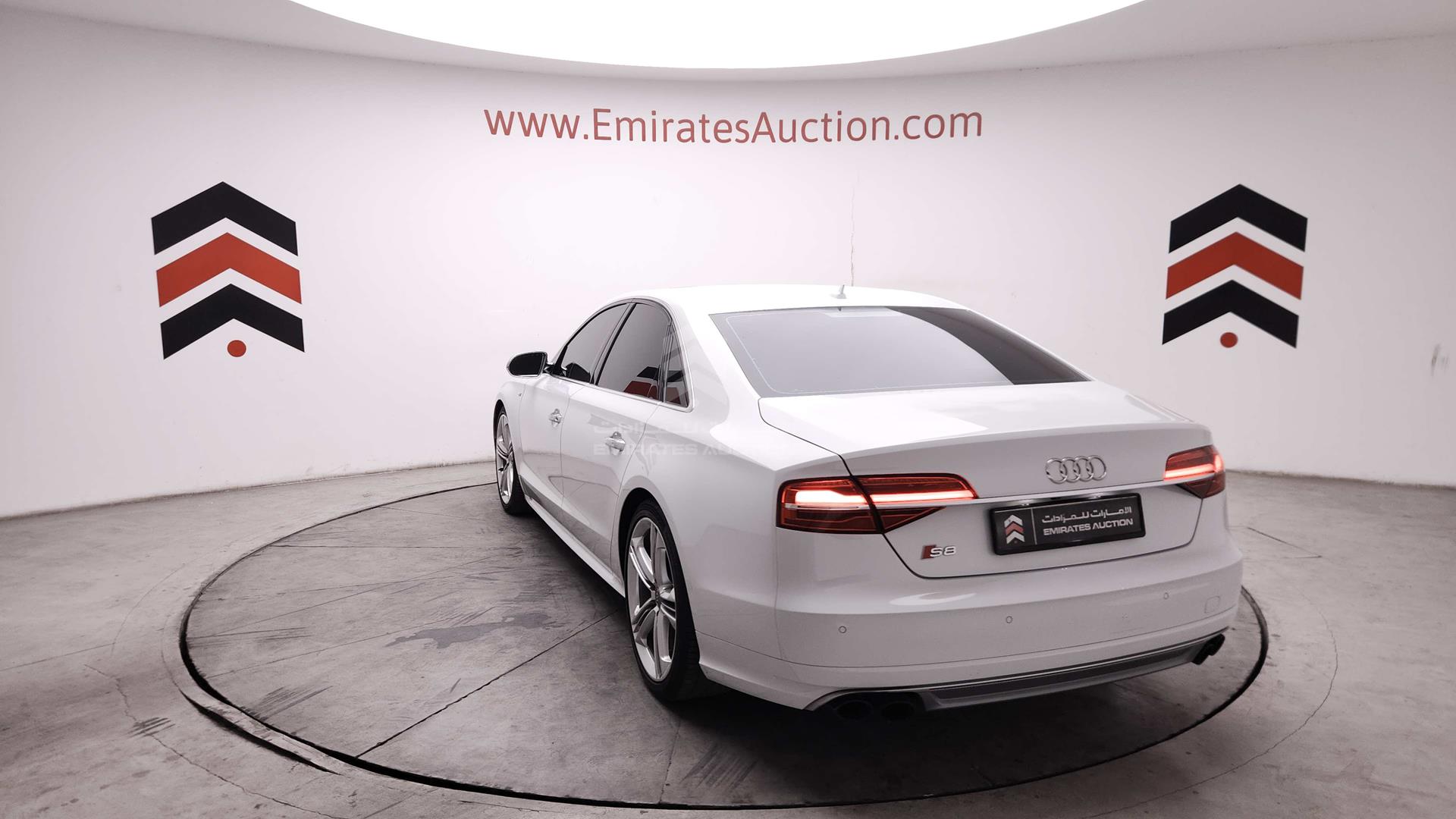 2016 AUDI S8 VIN: WAUG2BFD4GN000253