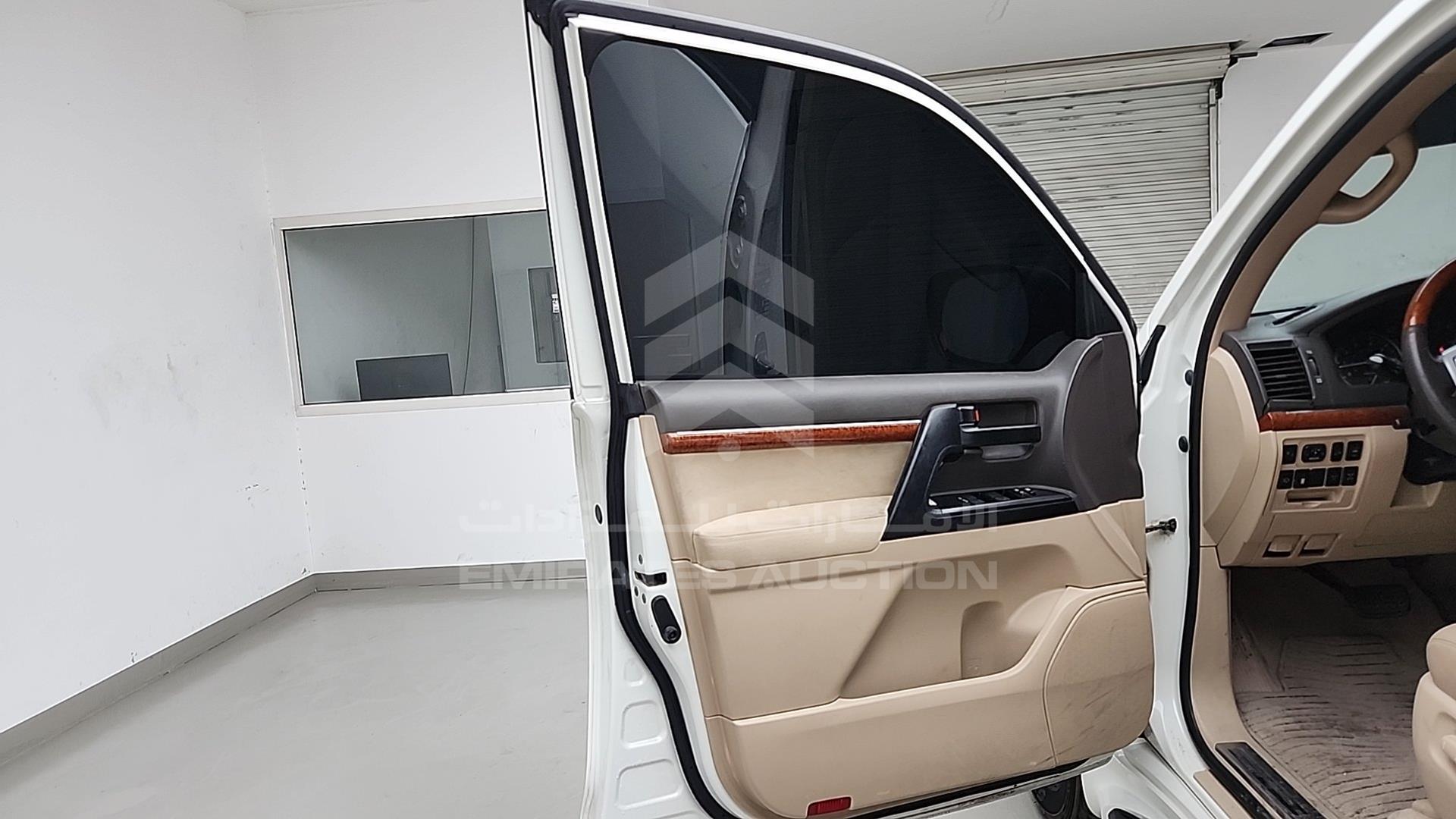 2014 TOYOTA LAND CRUISER VIN: JTMHX09J9E5043076