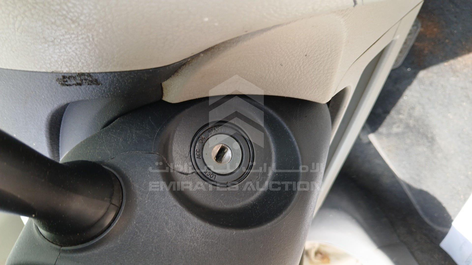 2007 TOYOTA YARIS VIN: JTDBW923271078156