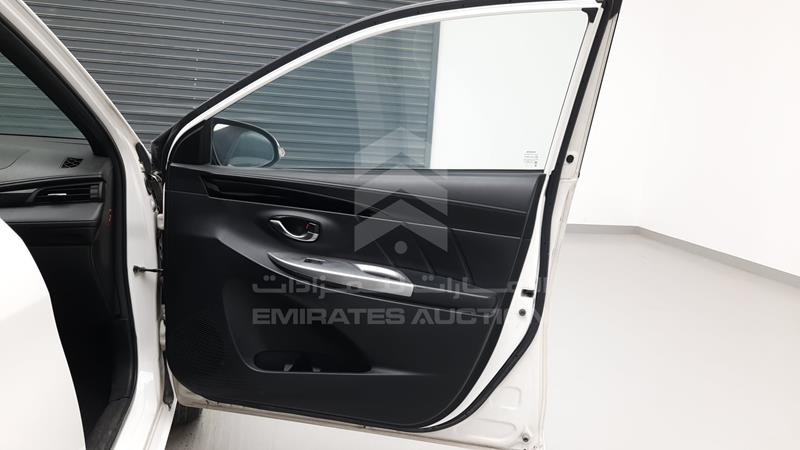 MR2KT9F37F1131766 Auction: EmiratesAuction Lot: 404945 MR2KT9F37F1131766 Toyota Yaris 2015 WHITE Photo 29