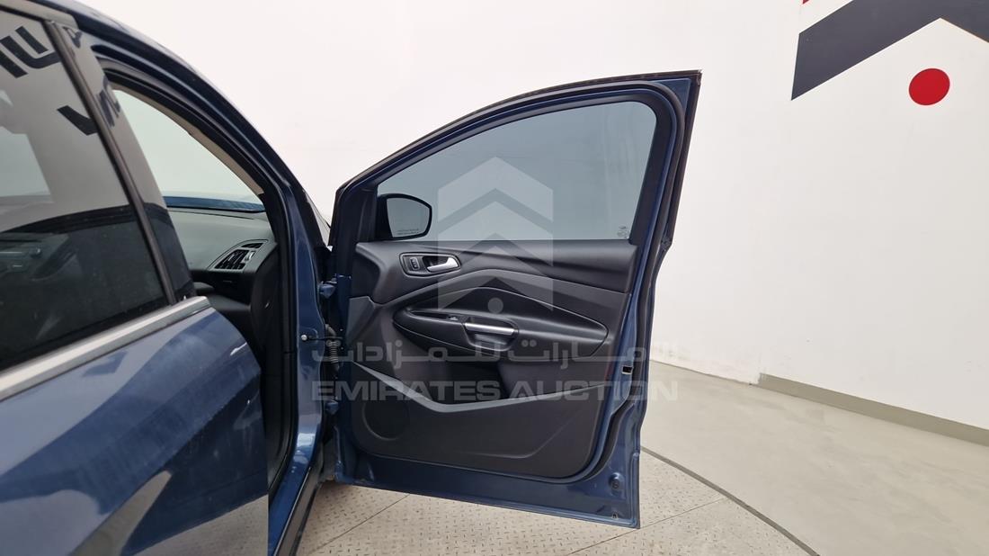 فورد اسكيب 2019 — الباب الأمامي الأيمن — صورة 28