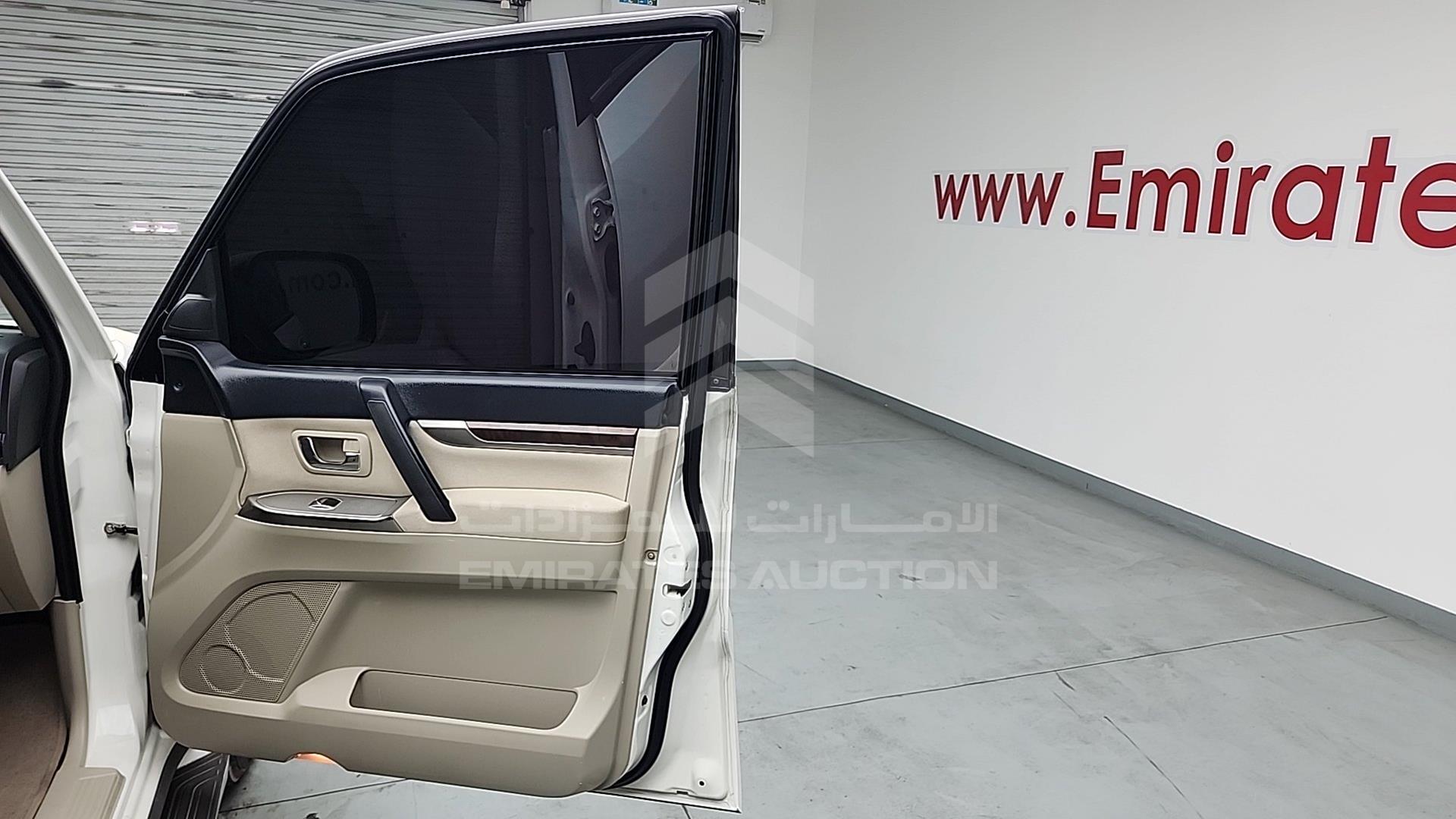 2013 MITSUBISHI PAJERO VIN: JMYLRV95WDJ704386