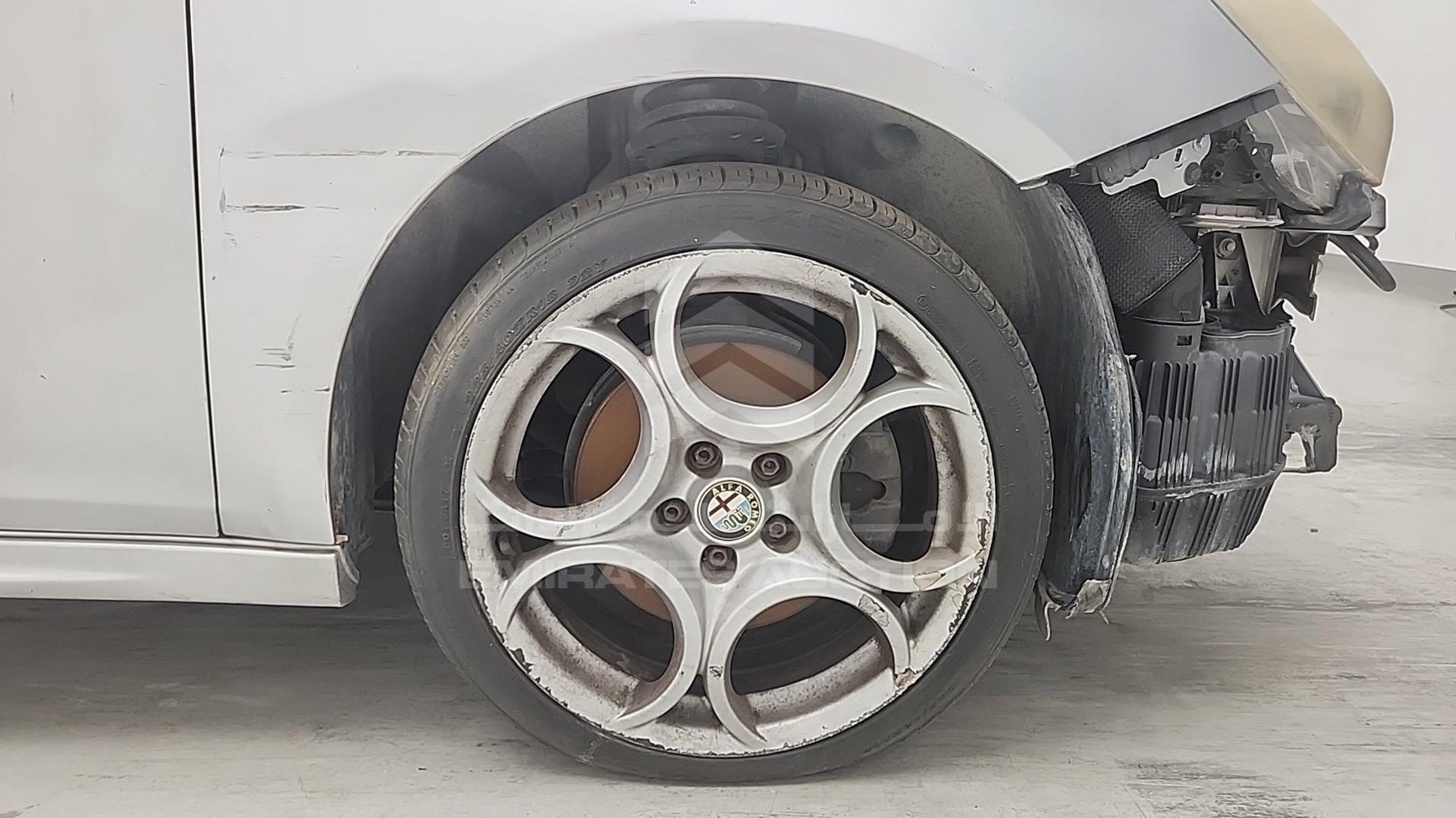 2014 ALFA ROMEO GILULIETTA VIN: ZARCABCA0E7216185