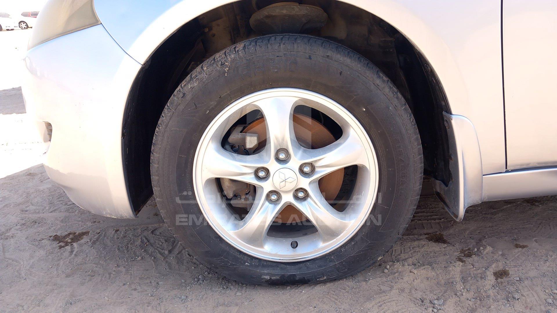 2007 MITSUBISHI GRANDIS VIN: JMYLRNA4W7Z700700