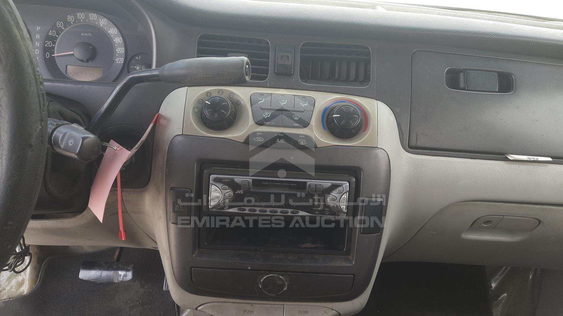 2006 HYUNDAI TRAJET VIN: KMHMG81CX6U277143