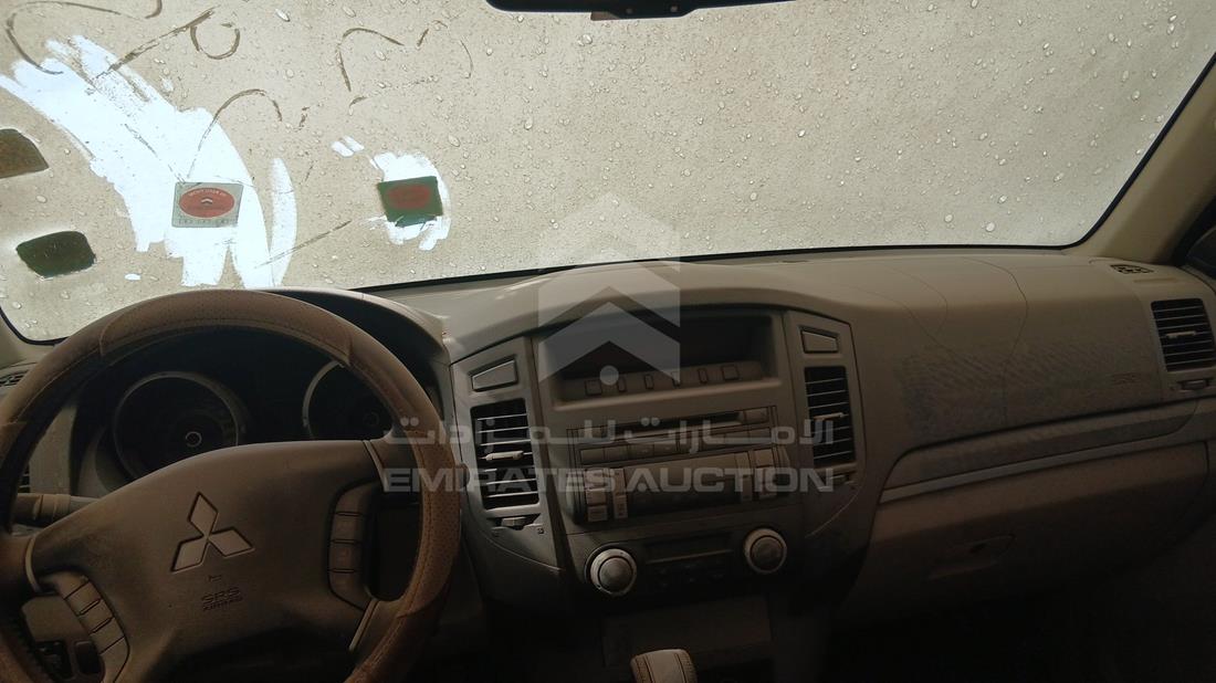 ميتسوبيشي باجيرو 2012 — زاوية الواجهة الكاملة — صورة 14