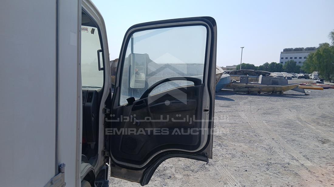 اسوزو ان ام ار 2014 — الباب الأمامي الأيمن — صورة 22