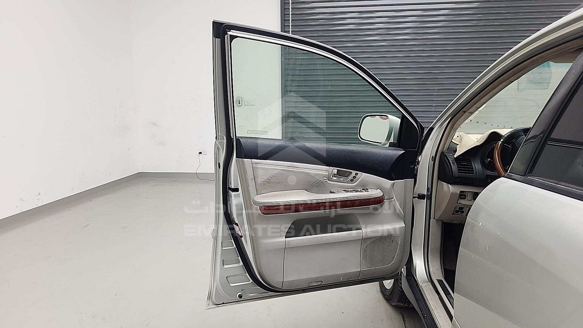 2004 LEXUS RX 330 VIN: JTJGA31U440006112