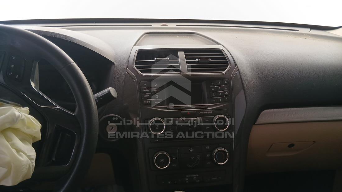 2016 Ford Explorer — Entertainment Systems & Camera Monitor & Navigation — Photo 15