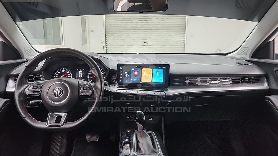 ام جي GT 2024 — زاوية الواجهة الكاملة — صورة 16
