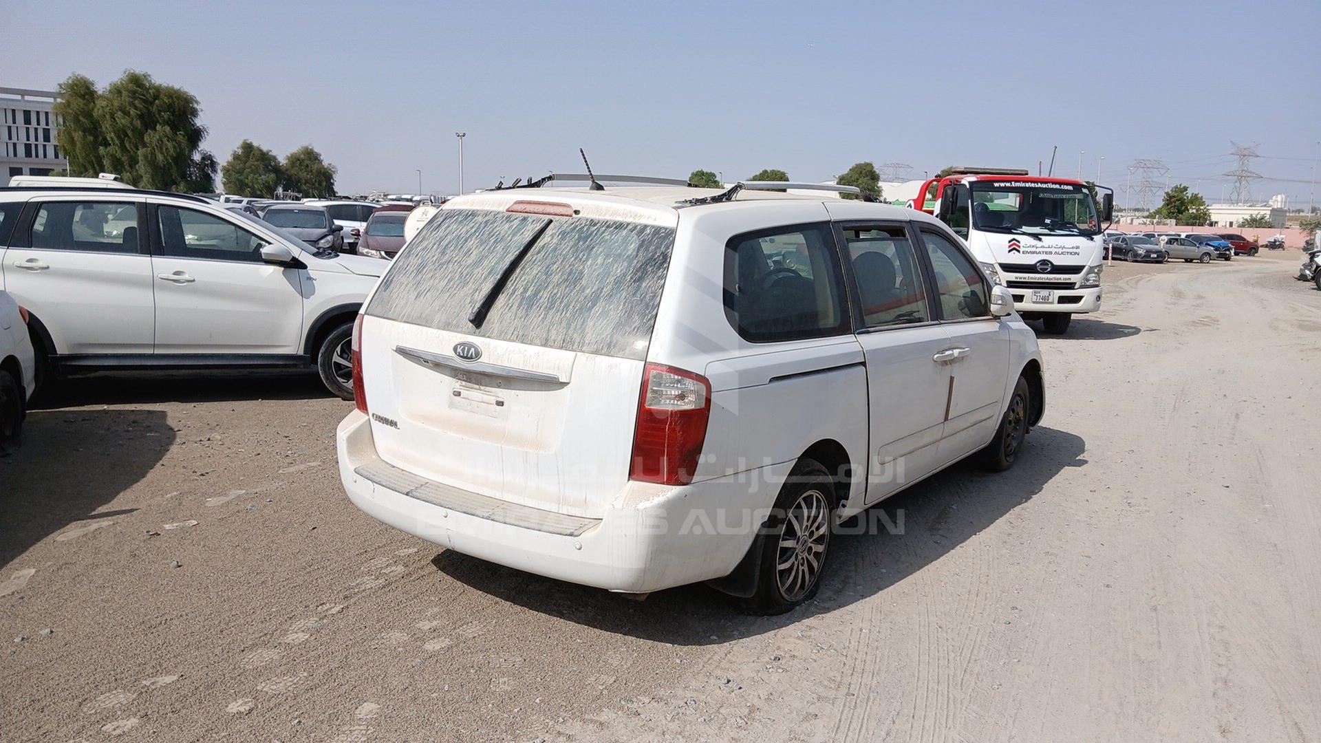 2011 KIA CARNIVAL VIN: KNAMH8176B6368474