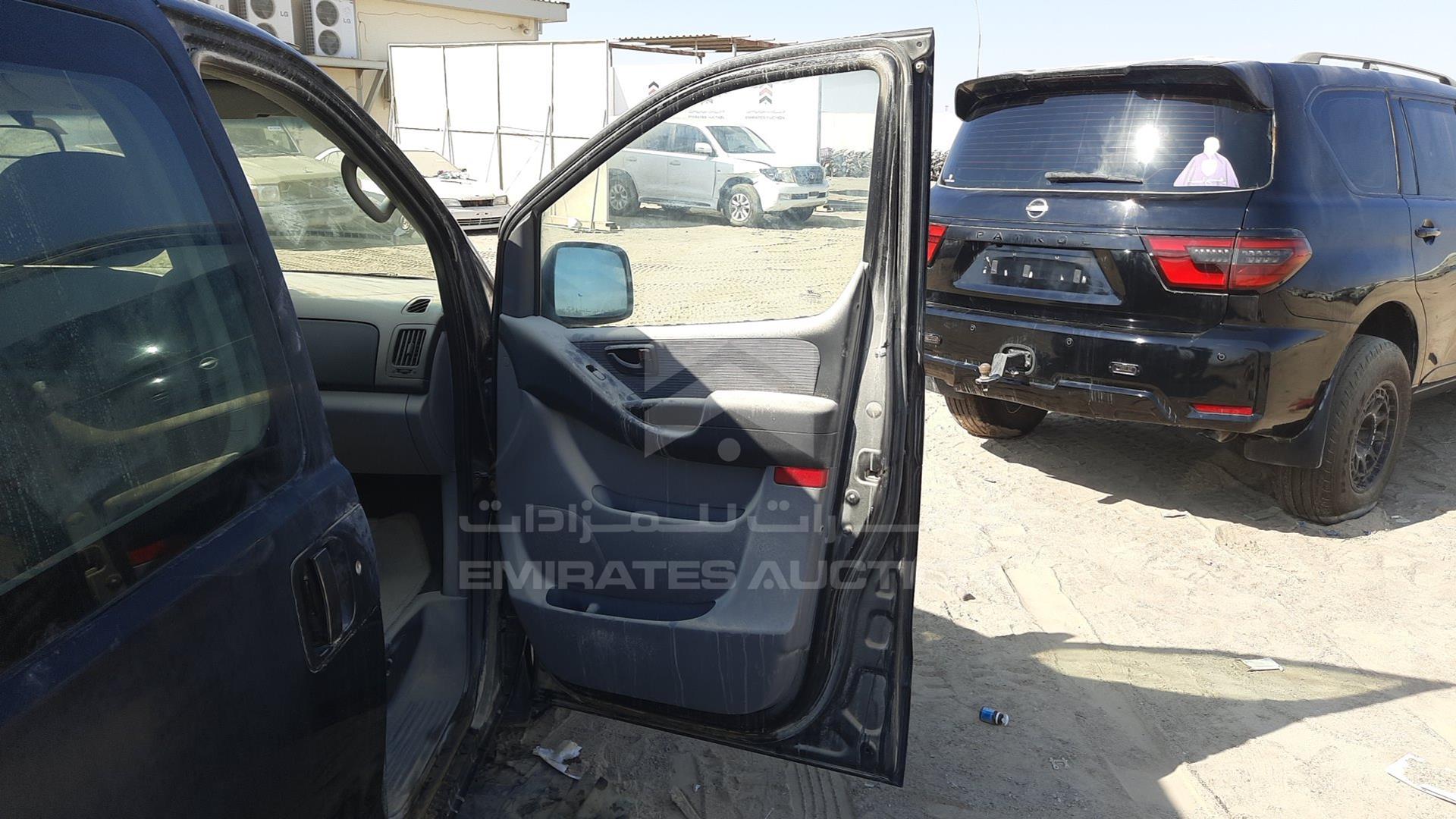 2011 HYUNDAI H1 VIN: KMJWA37R5BU239921