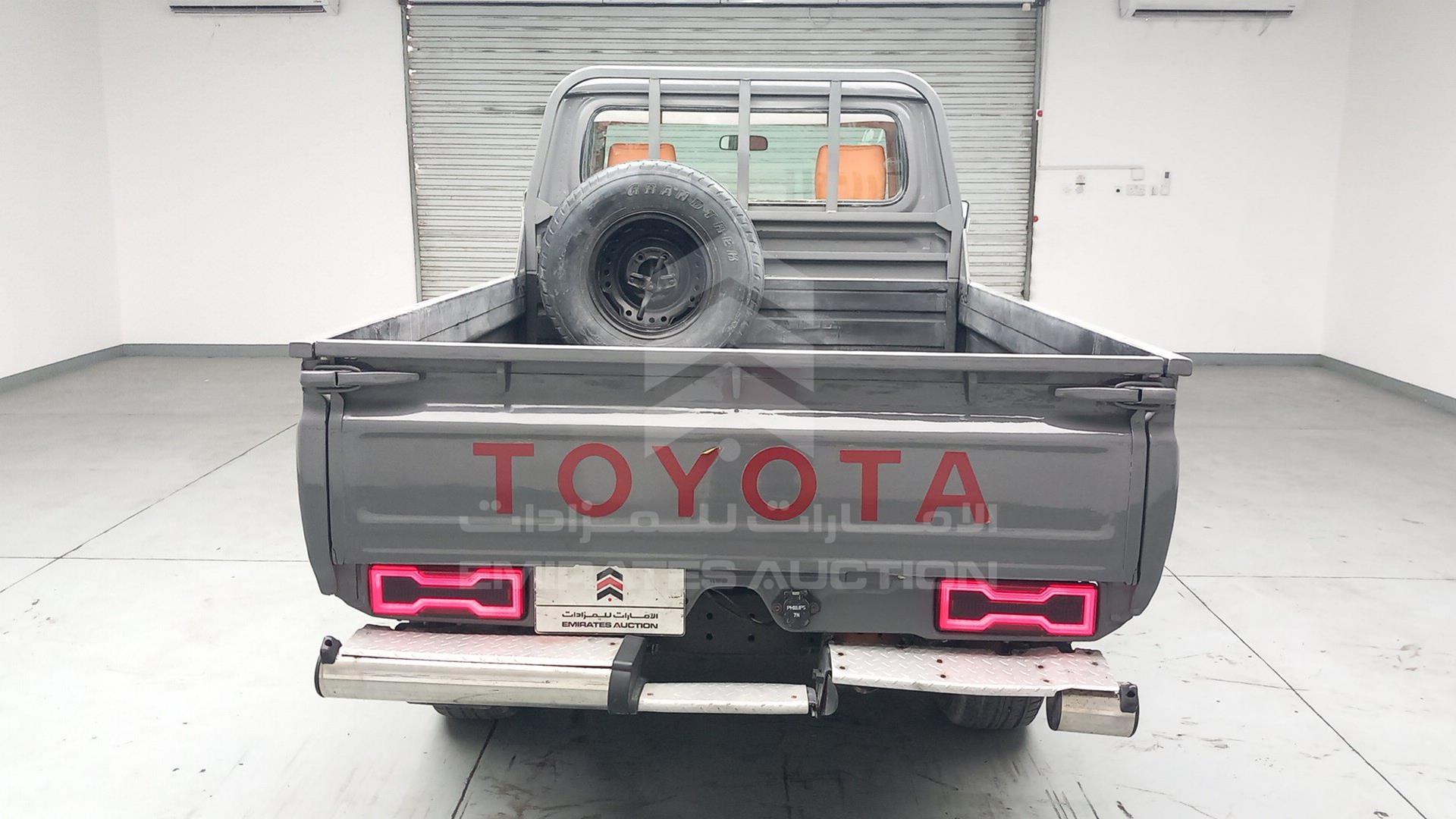 2016 TOYOTA LAND CRUISER VIN: JTFLU71J2G7037416