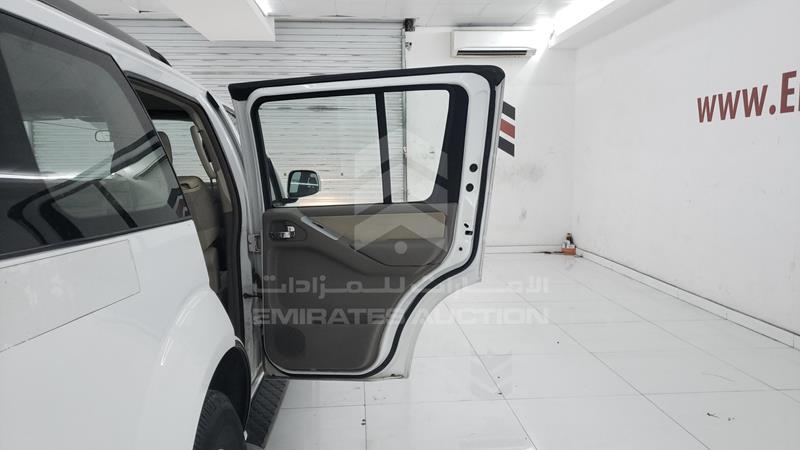 5N1AR1N8XBC629793 Auction: EmiratesAuction Lot: 405707 5N1AR1N8XBC629793 Nissan Pathfinder 2011 WHITE Photo 21