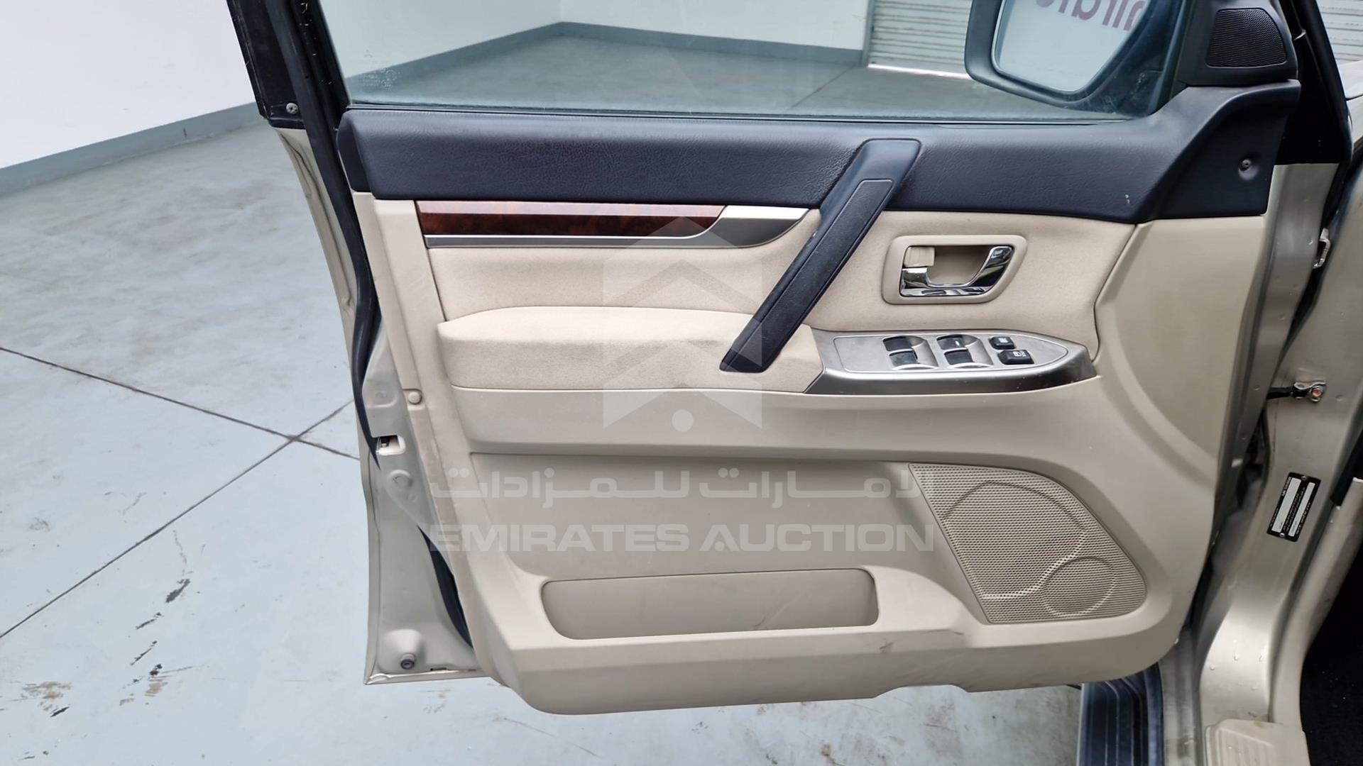 2013 MITSUBISHI PAJERO VIN: JMYLRV95WDJ704393