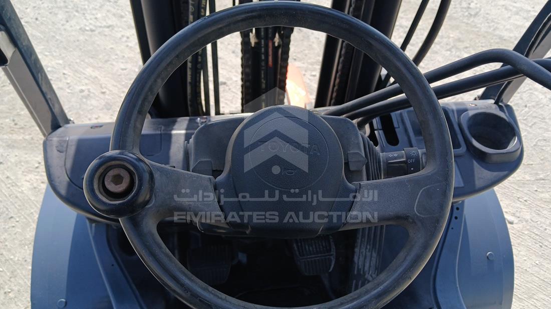 تويوتا رافعة 2015 — التحكمات في عجلة القيادة — صورة 11