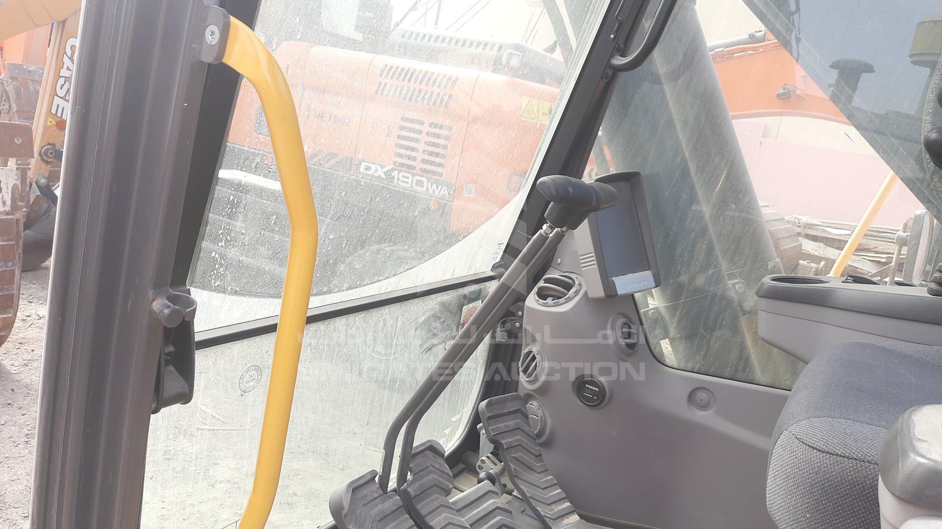 2024 VOLVO EC220DL VIN: VCEC220DE00232955