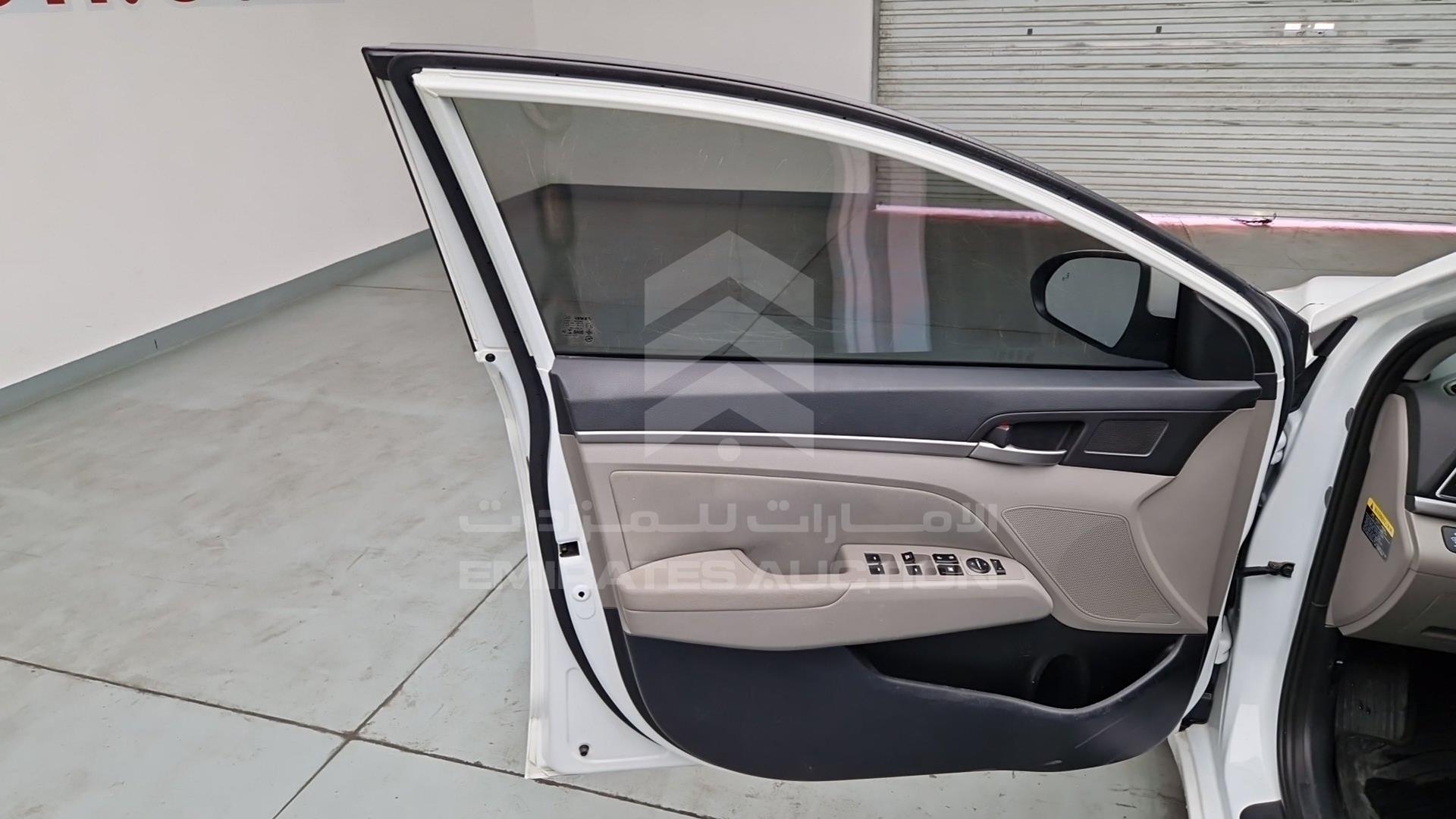 2017 HYUNDAI ELANTRA VIN: 5NPD84LF6HH058582