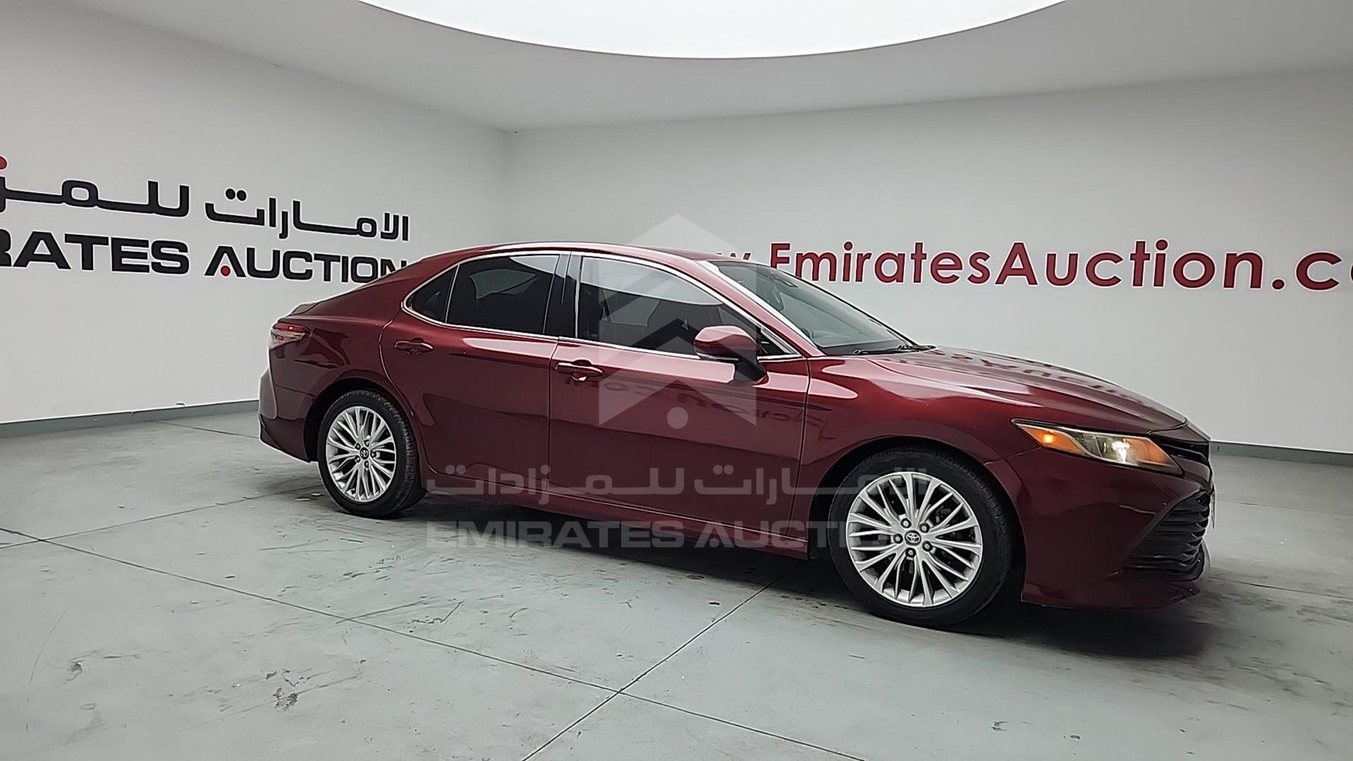 2018 TOYOTA CAMRY VIN: 4T1B11HK5JU566792