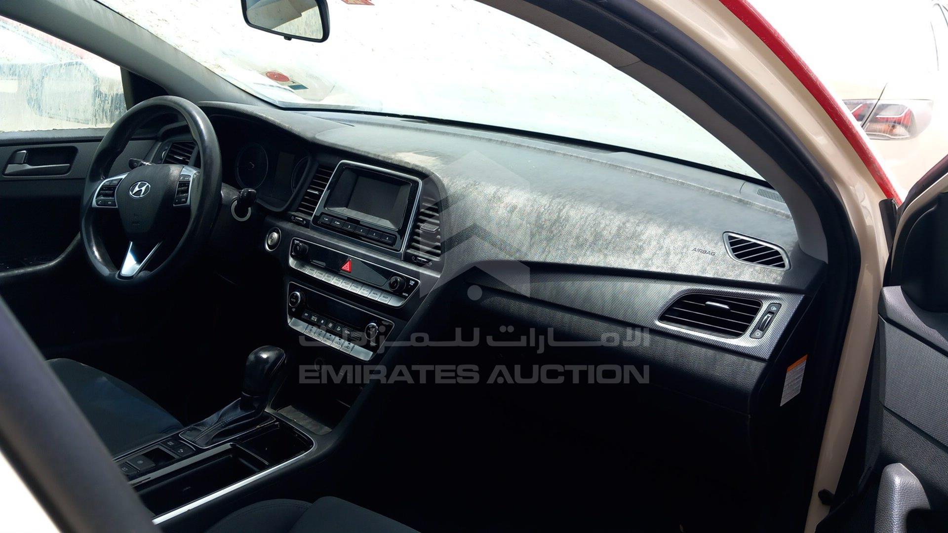 2019 HYUNDAI SONATA VIN: KMHE24131KA093040