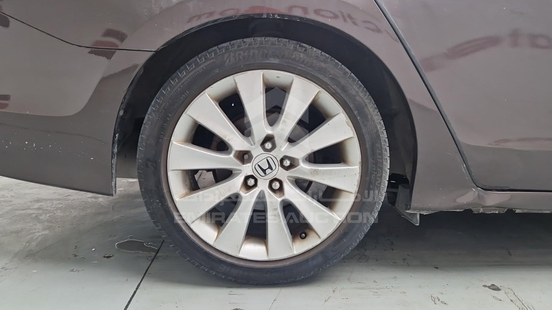 2011 HONDA ACCORD VIN: JHMCP267XBC405694