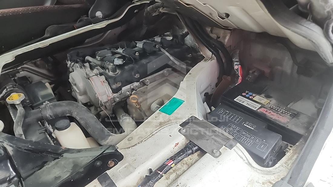 2014 Nissan Urvan — Engine Bay — Photo 23