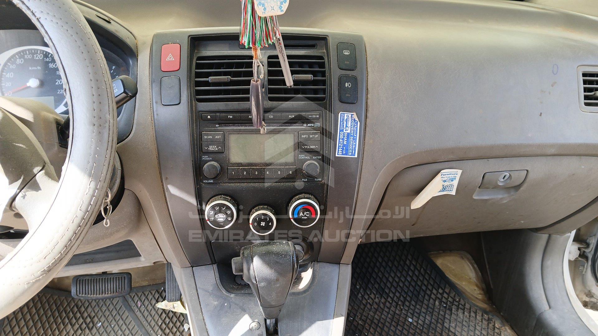 2009 HYUNDAI TUCSON VIN: KMHJM81B49U047461