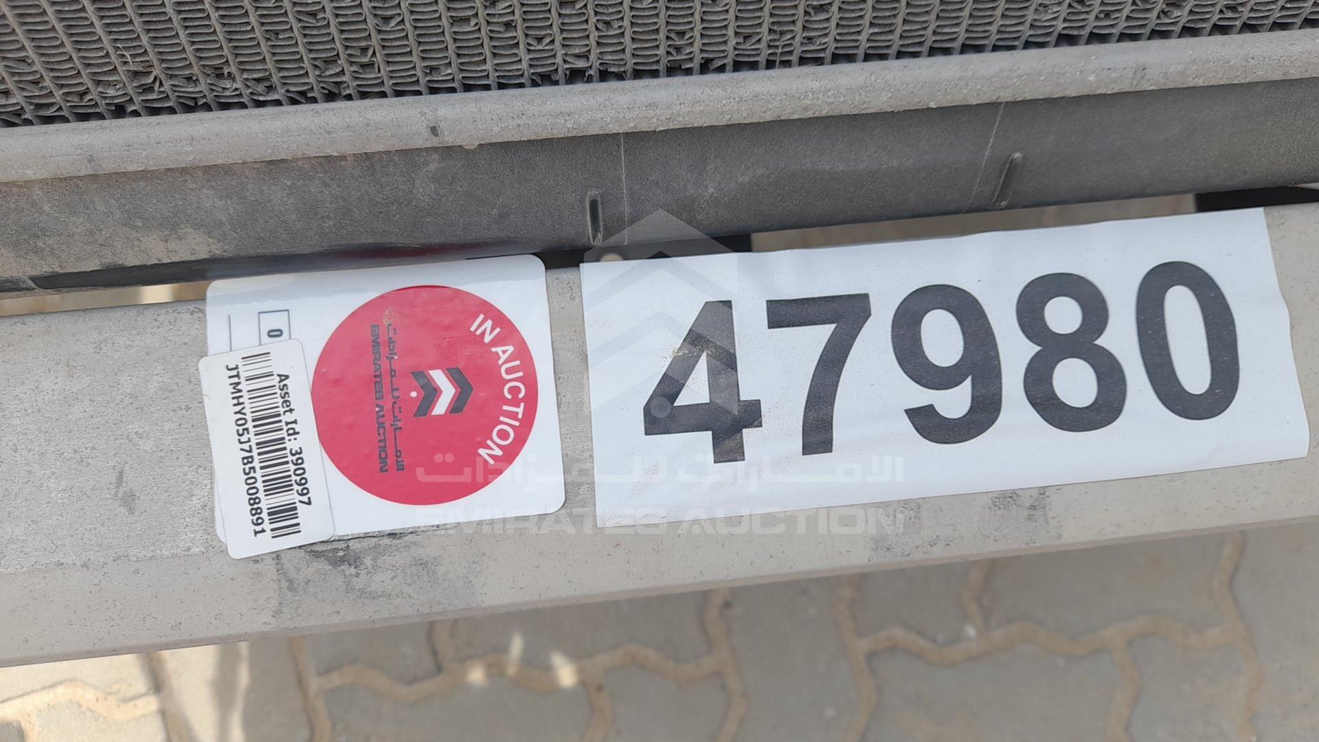 0 TOYOTA --- VIN: JTMHY05J7B5008891