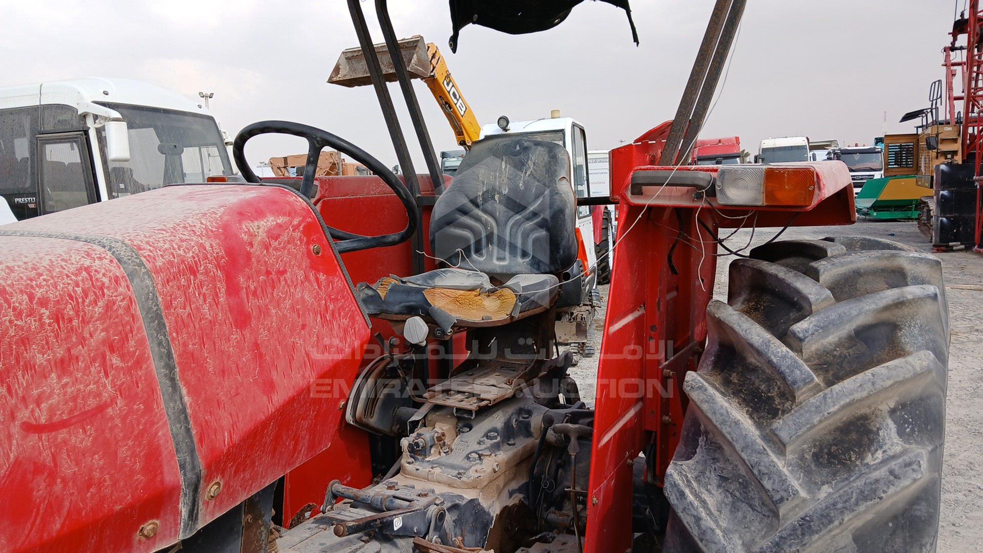 0 MASSEY FERGUSON --- VIN: LF31288U915812G