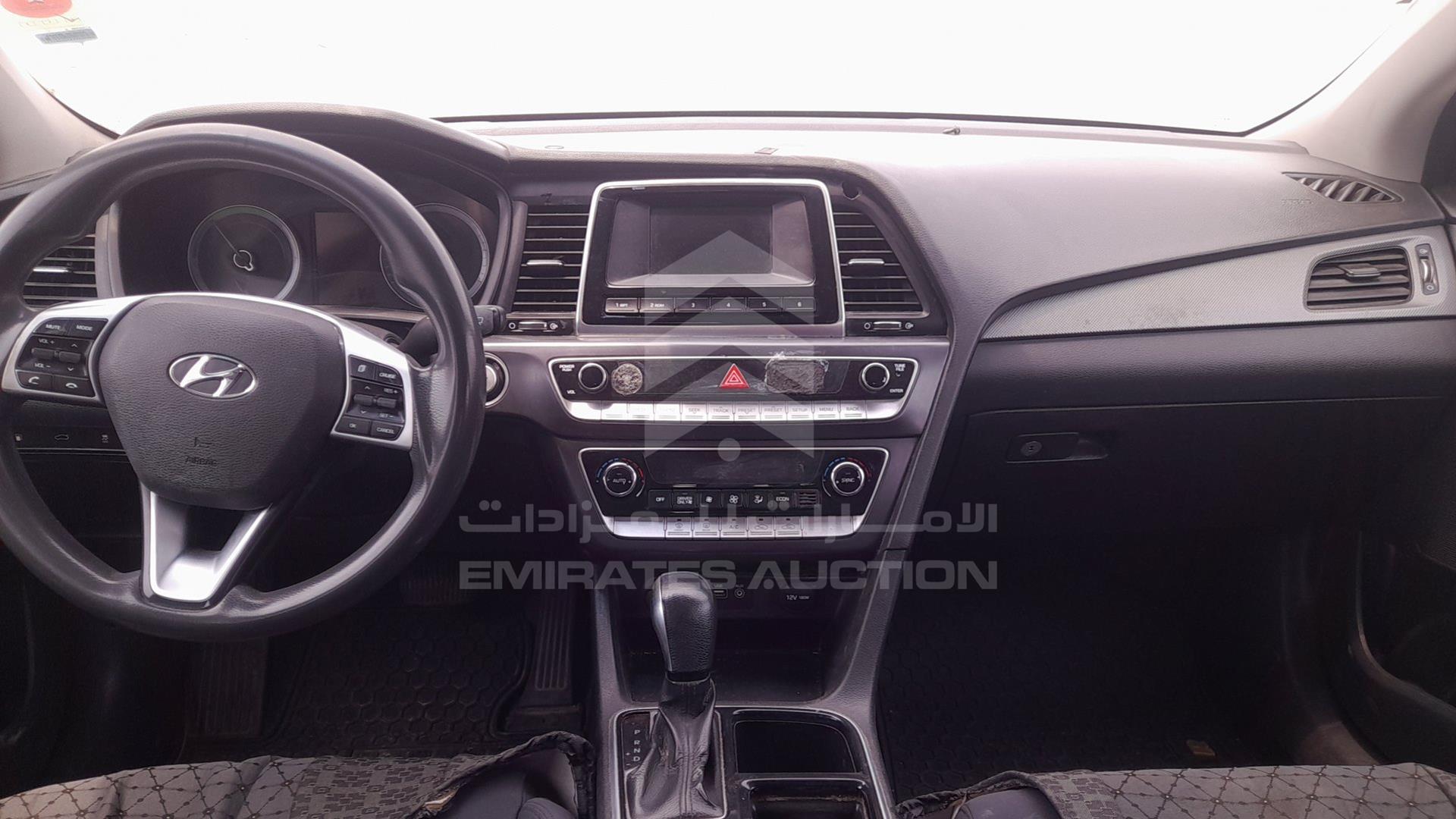 2018 HYUNDAI SONATA VIN: KMHE24132JA082126