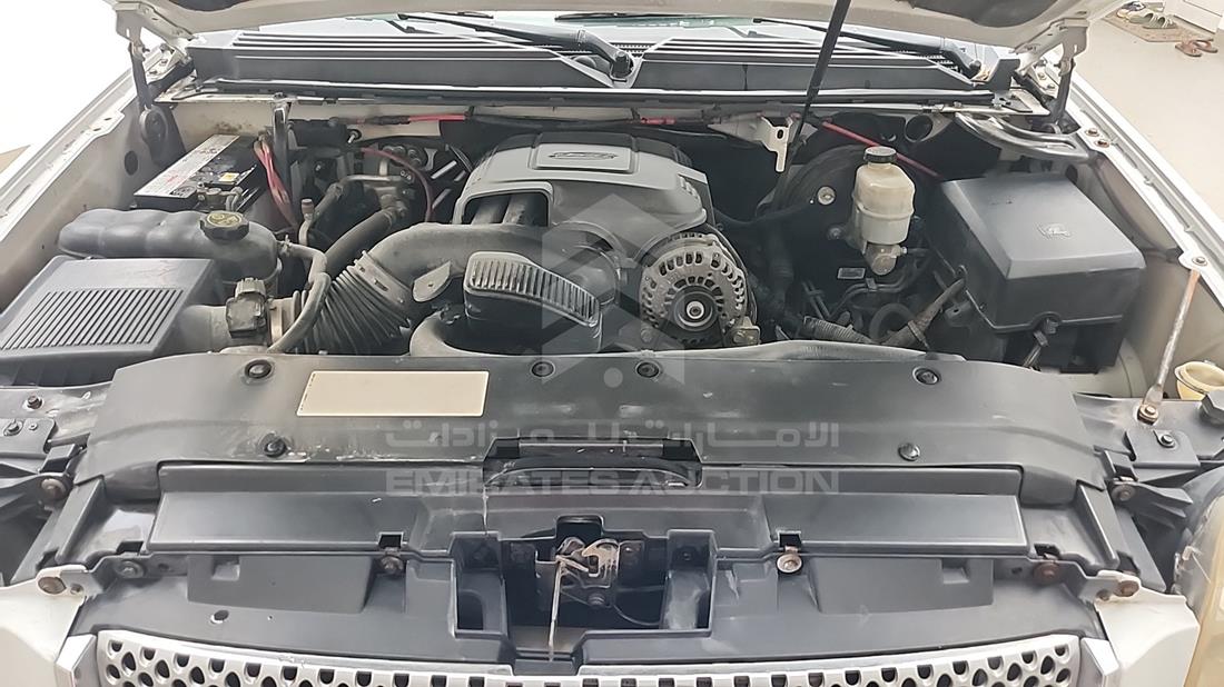 2009 GMC Yukon — Engine Bay — Photo 32