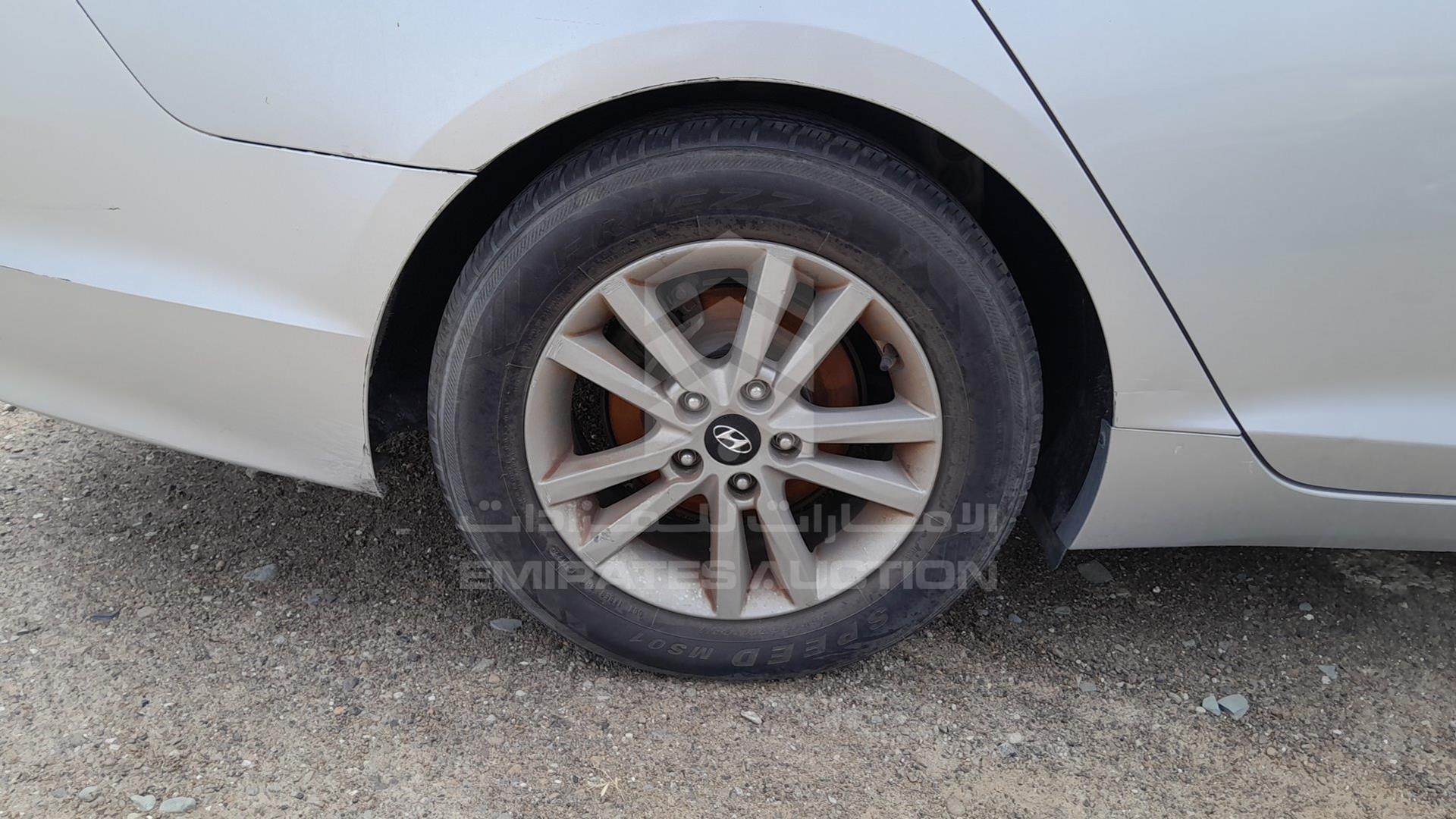 2015 HYUNDAI SONATA VIN: 5NPE24AF3FH001682