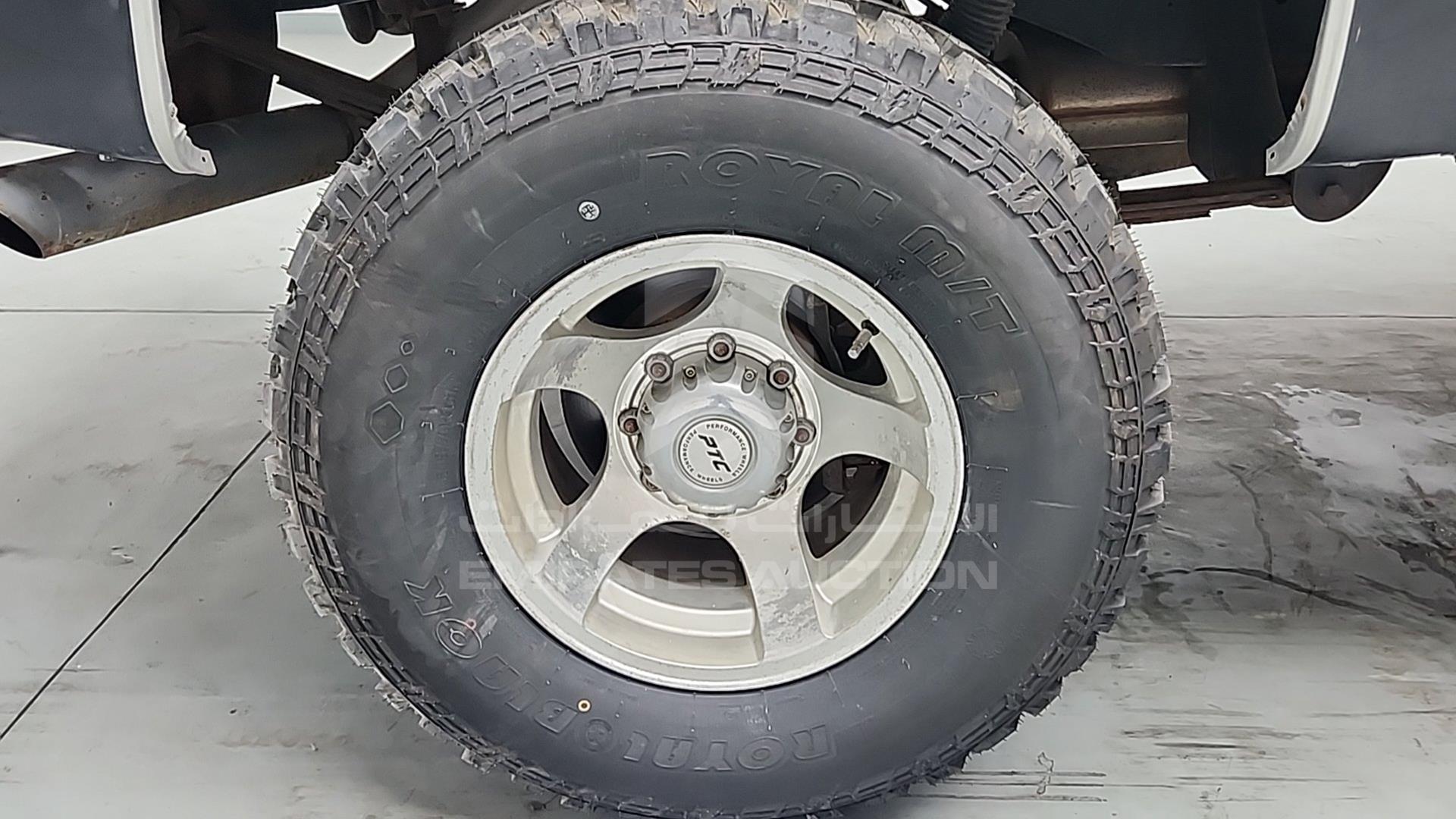 1985 CHEVROLET SILVERADO VIN: 1GCEK14H2FJ180672